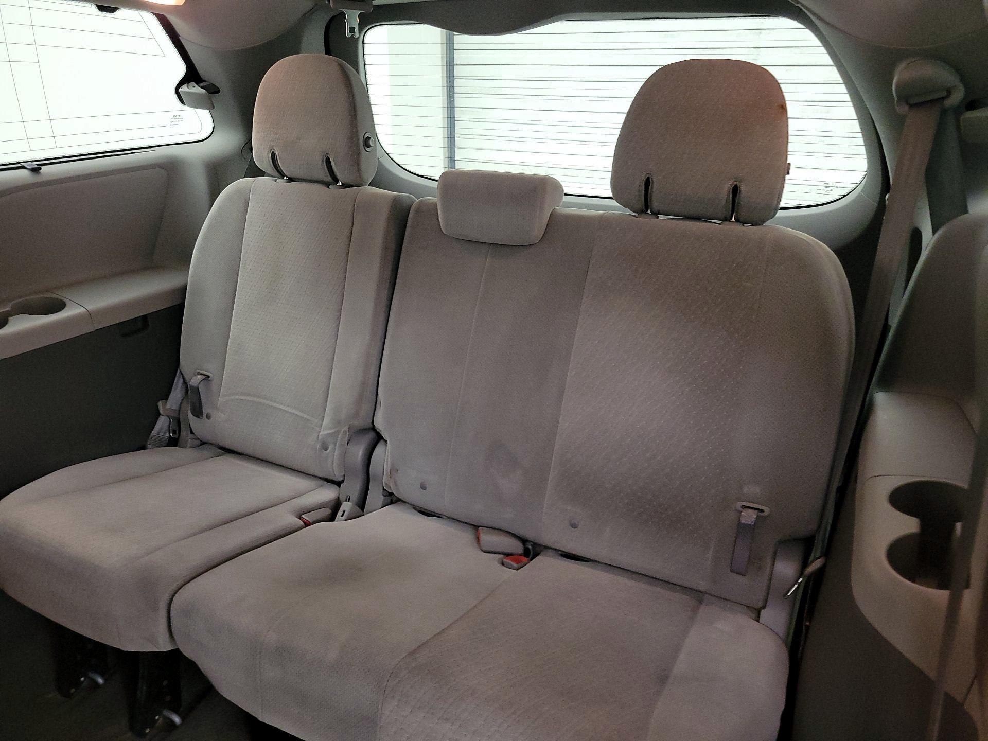 Thumbnail: 2015 Toyota Sienna - 20