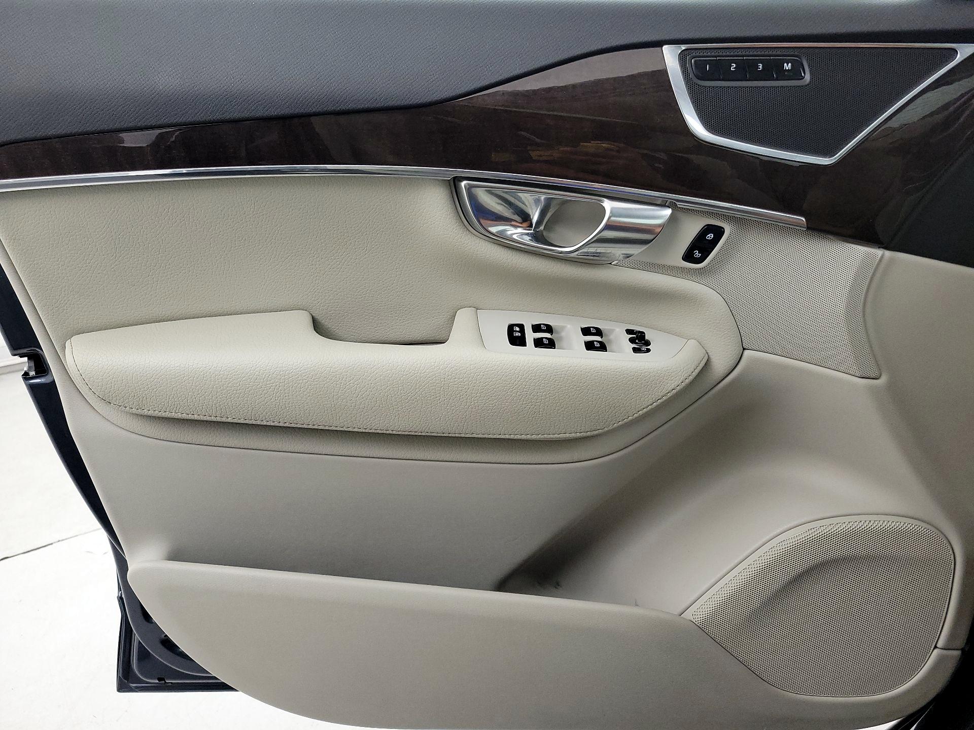 Thumbnail: 2019 Volvo XC90 - 12
