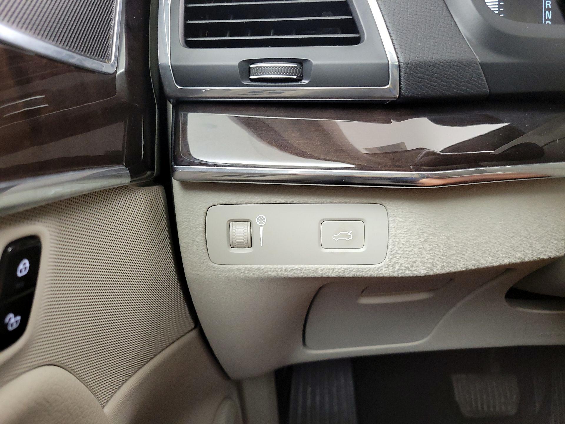 Thumbnail: 2019 Volvo XC90 - 13