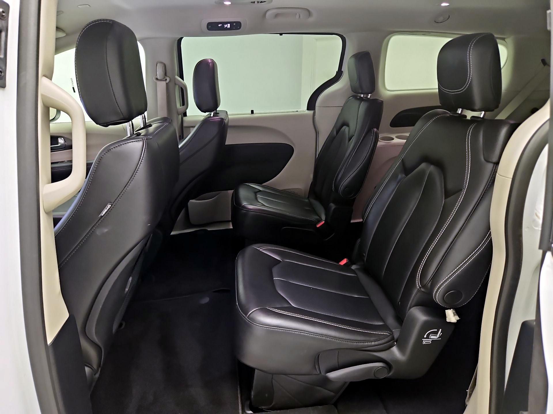 Thumbnail: 2023 Chrysler Pacifica - 17