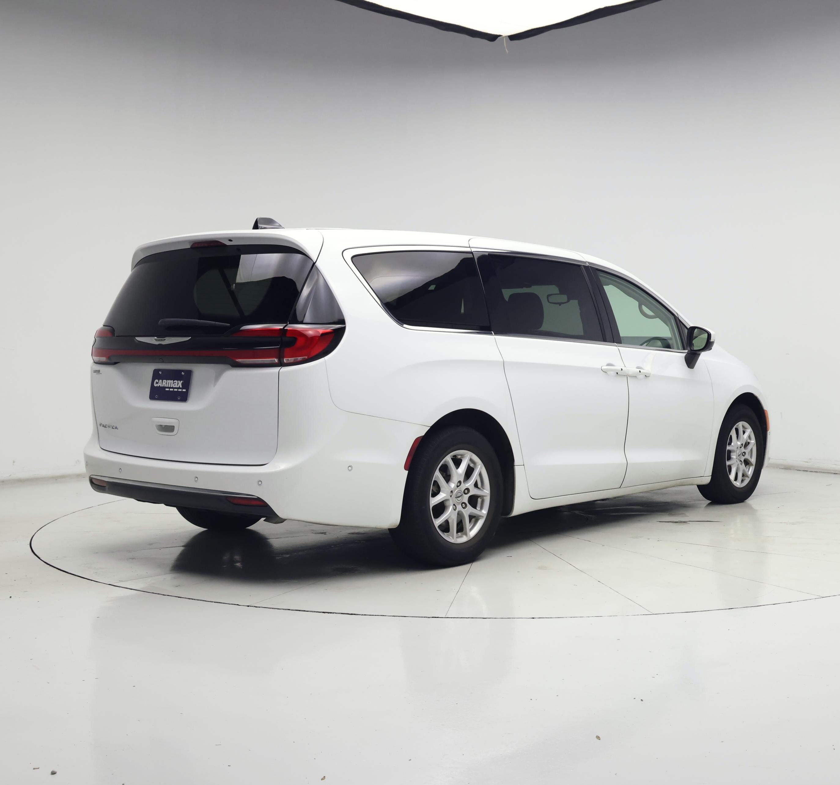 Thumbnail: 2023 Chrysler Pacifica - 8
