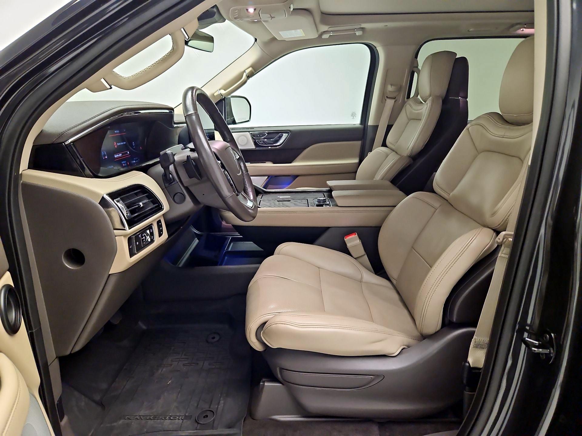 Thumbnail: 2022 Lincoln Navigator - 11