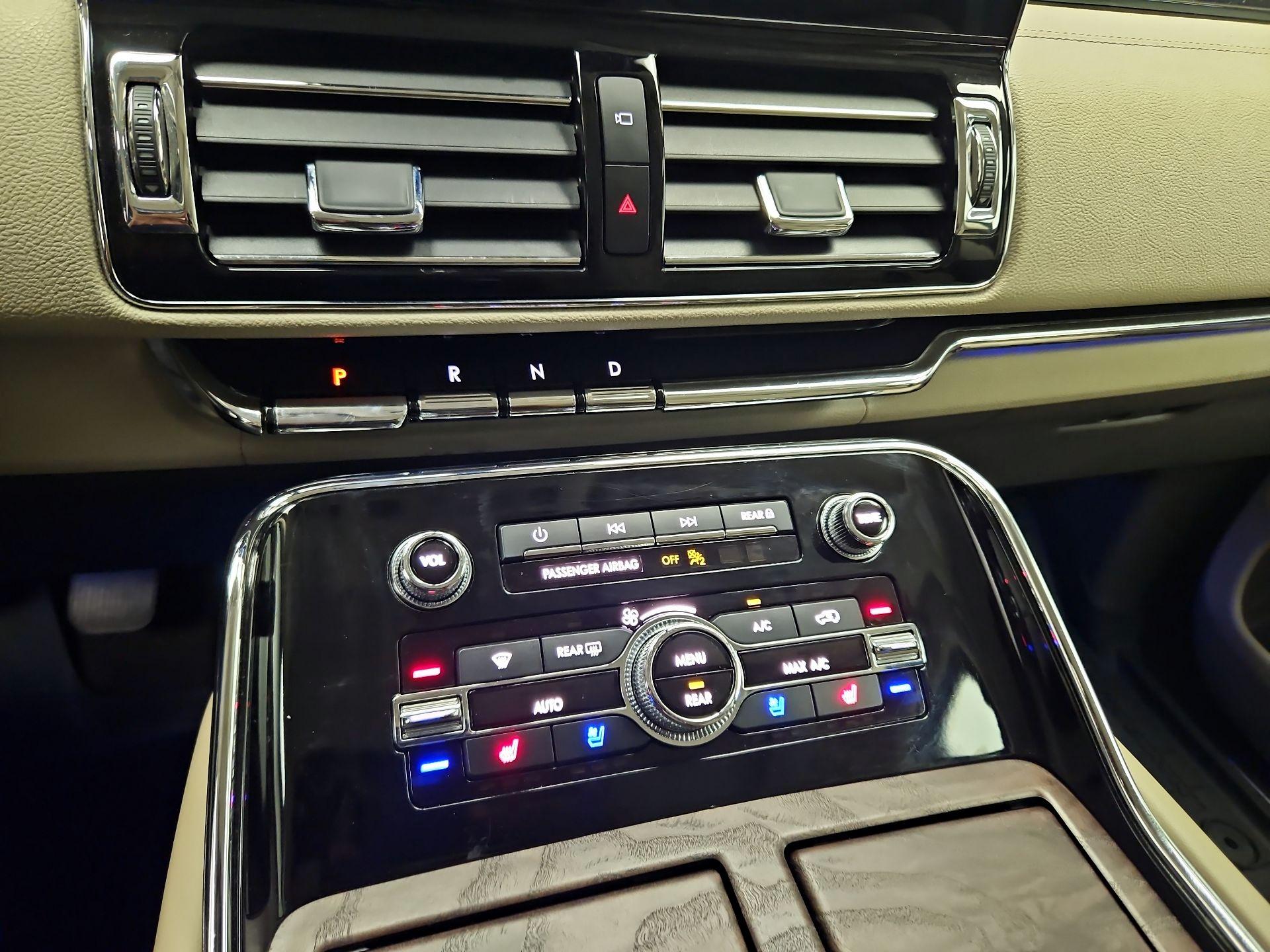 Thumbnail: 2022 Lincoln Navigator - 16