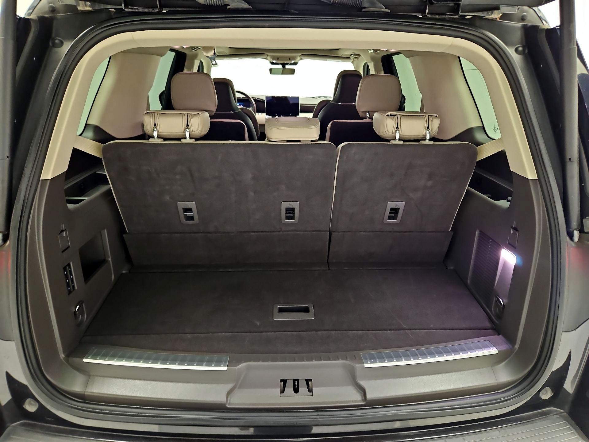 Thumbnail: 2022 Lincoln Navigator - 19