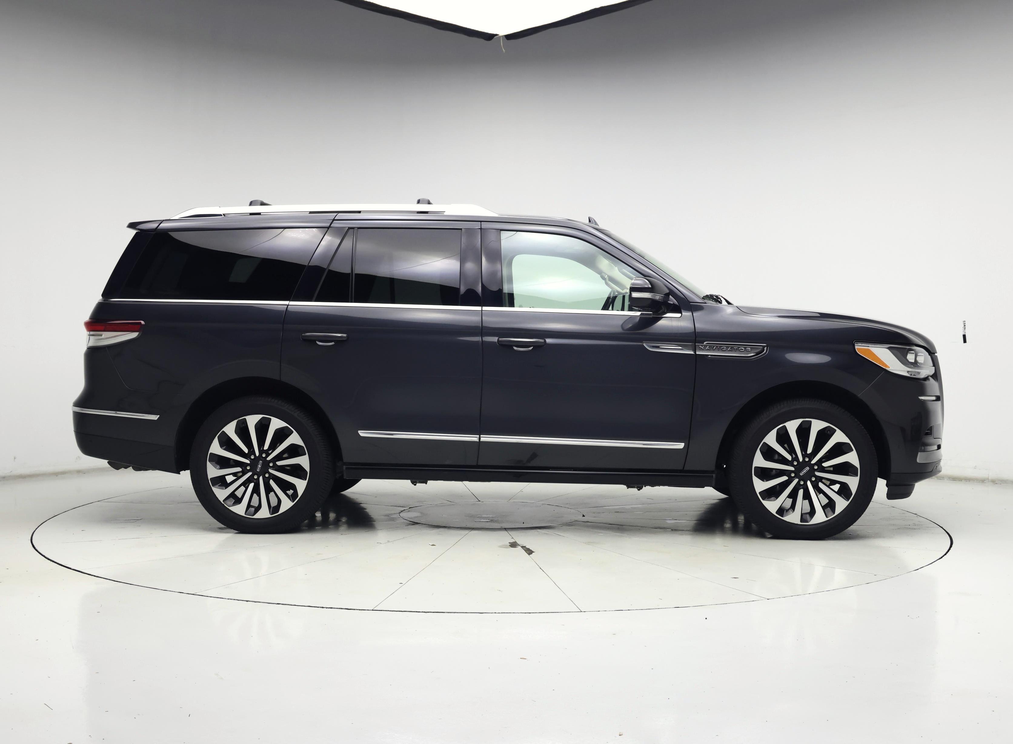 Thumbnail: 2022 Lincoln Navigator - 7