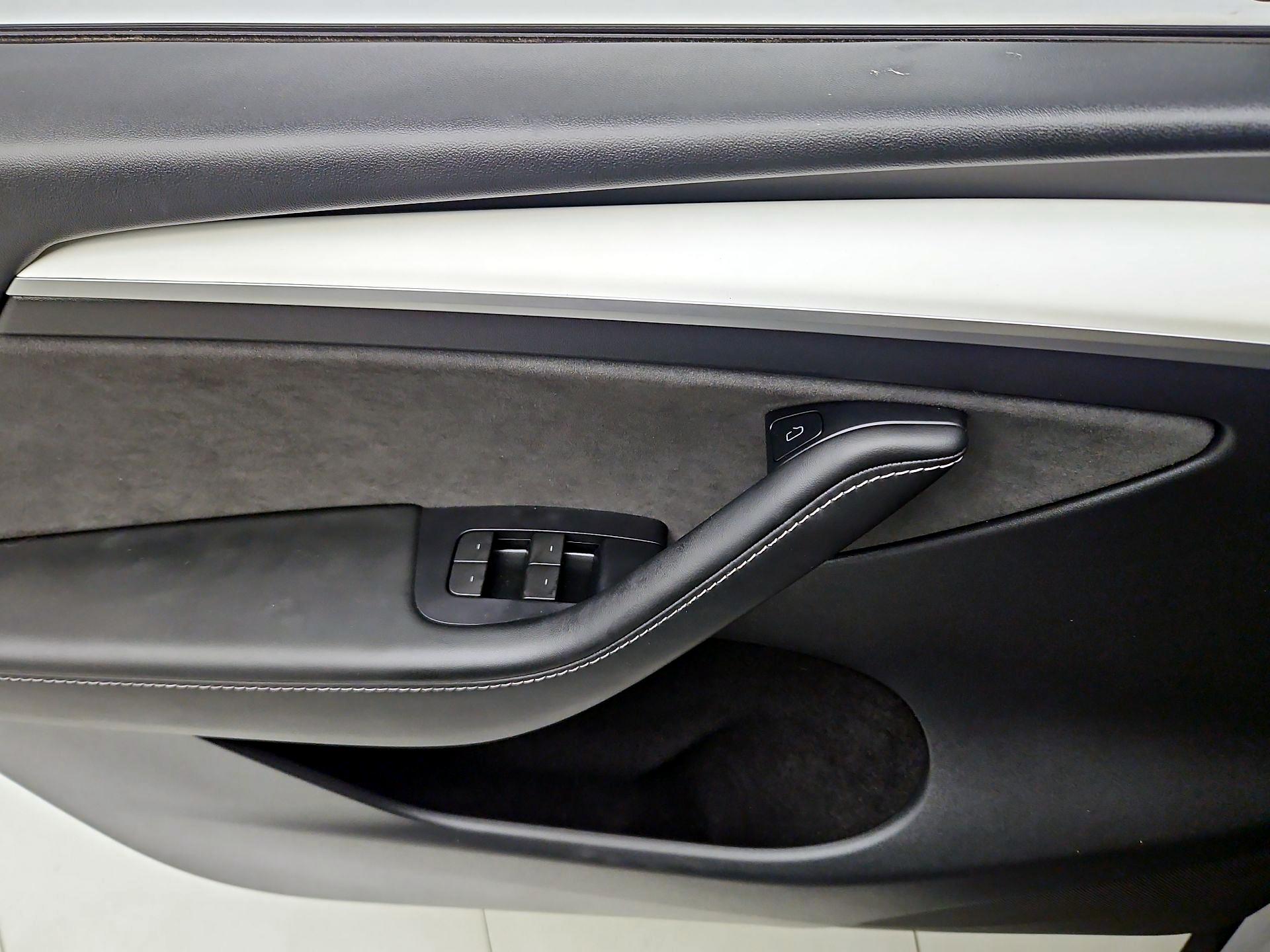Thumbnail: 2023 Tesla Model Y - 12