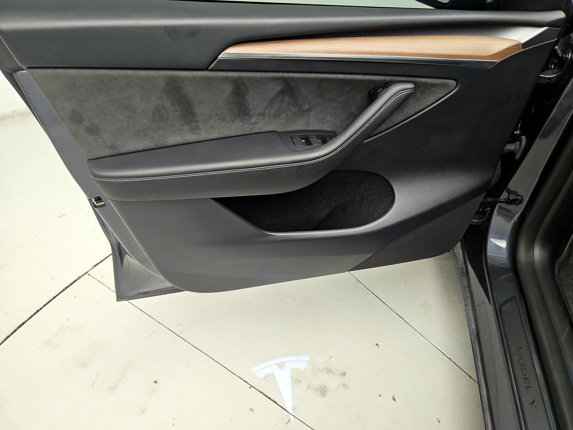 Thumbnail: 2023 Tesla Model Y - 12