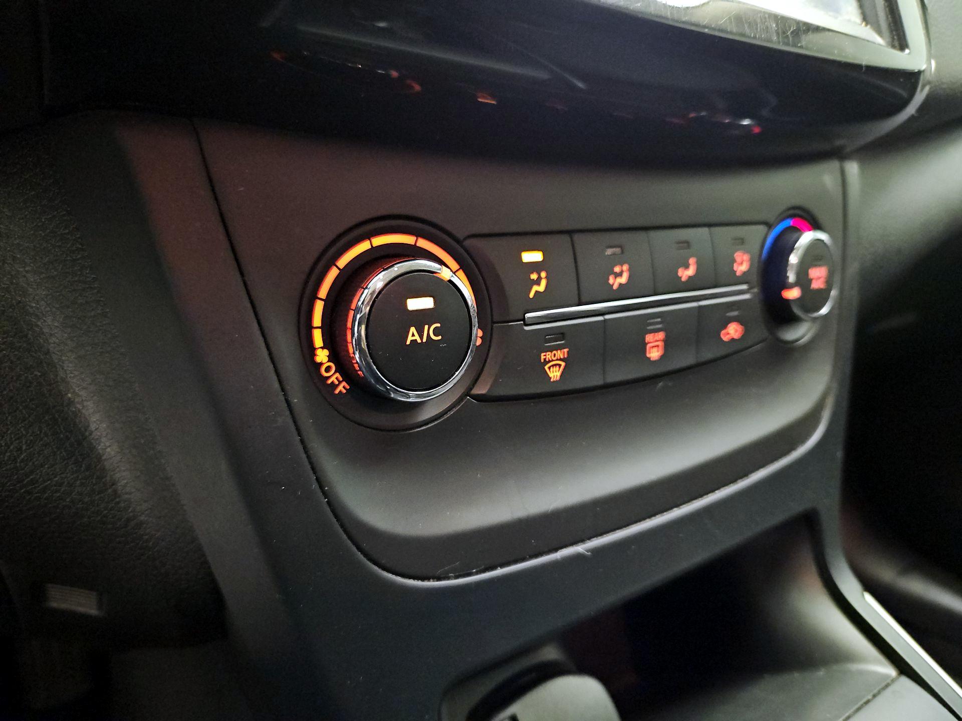 Thumbnail: 2019 Nissan Sentra - 16