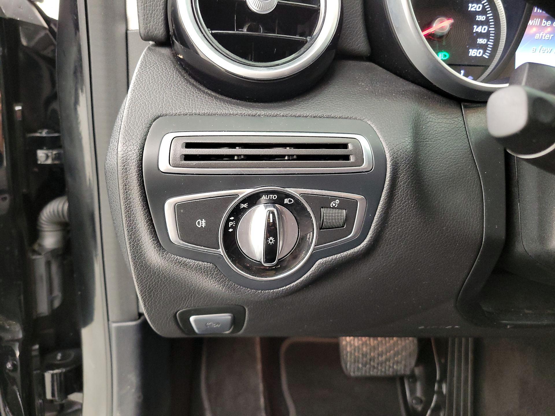 Thumbnail: 2015 Mercedes-Benz C-Class - 13