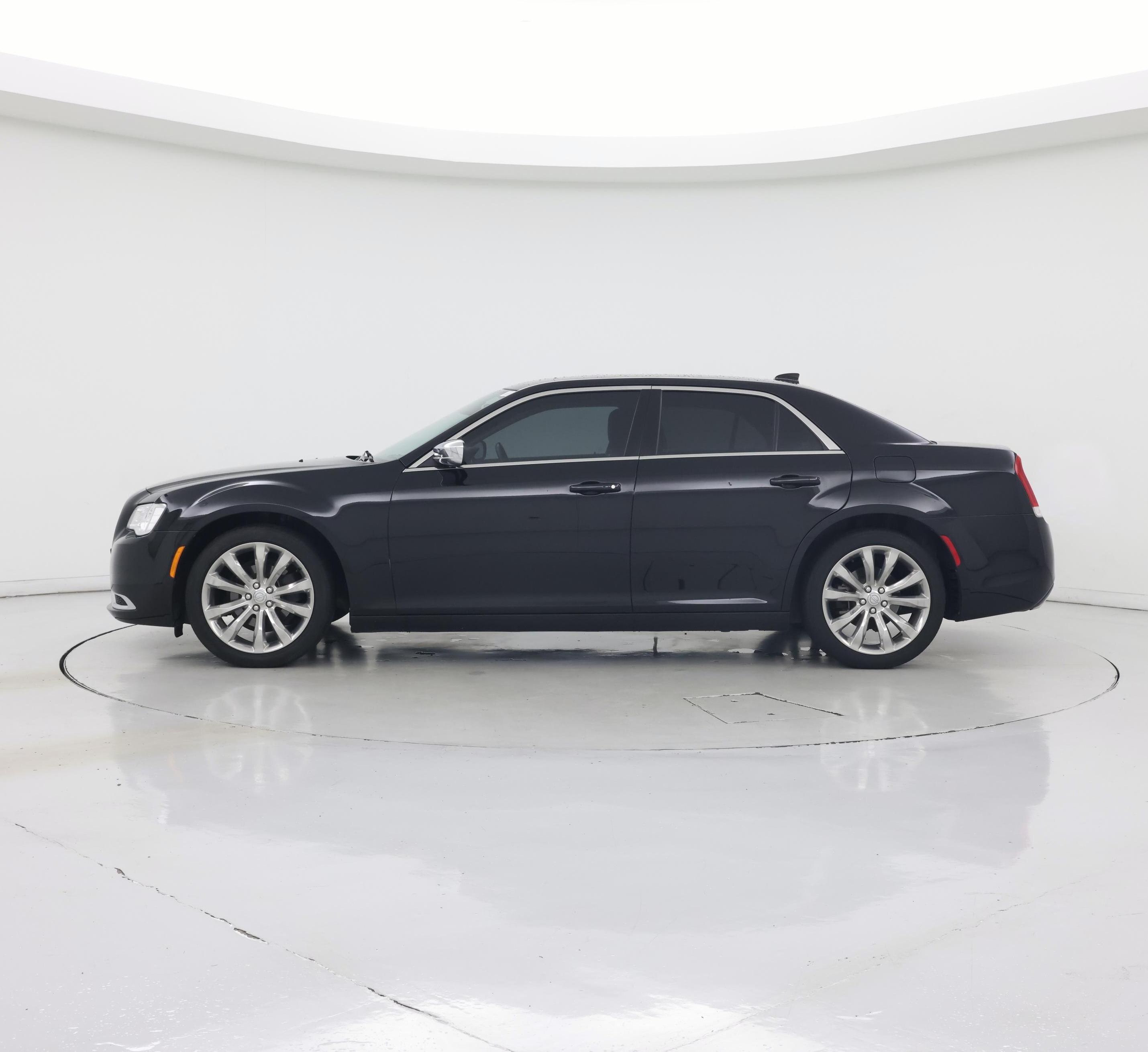 Thumbnail: 2020 Chrysler 300 - 3