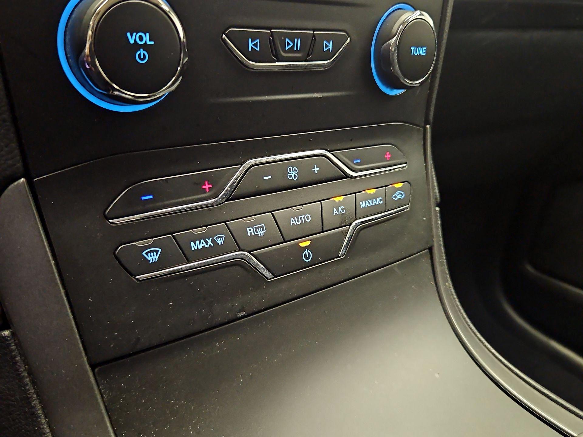 Thumbnail: 2020 Ford Edge - 16