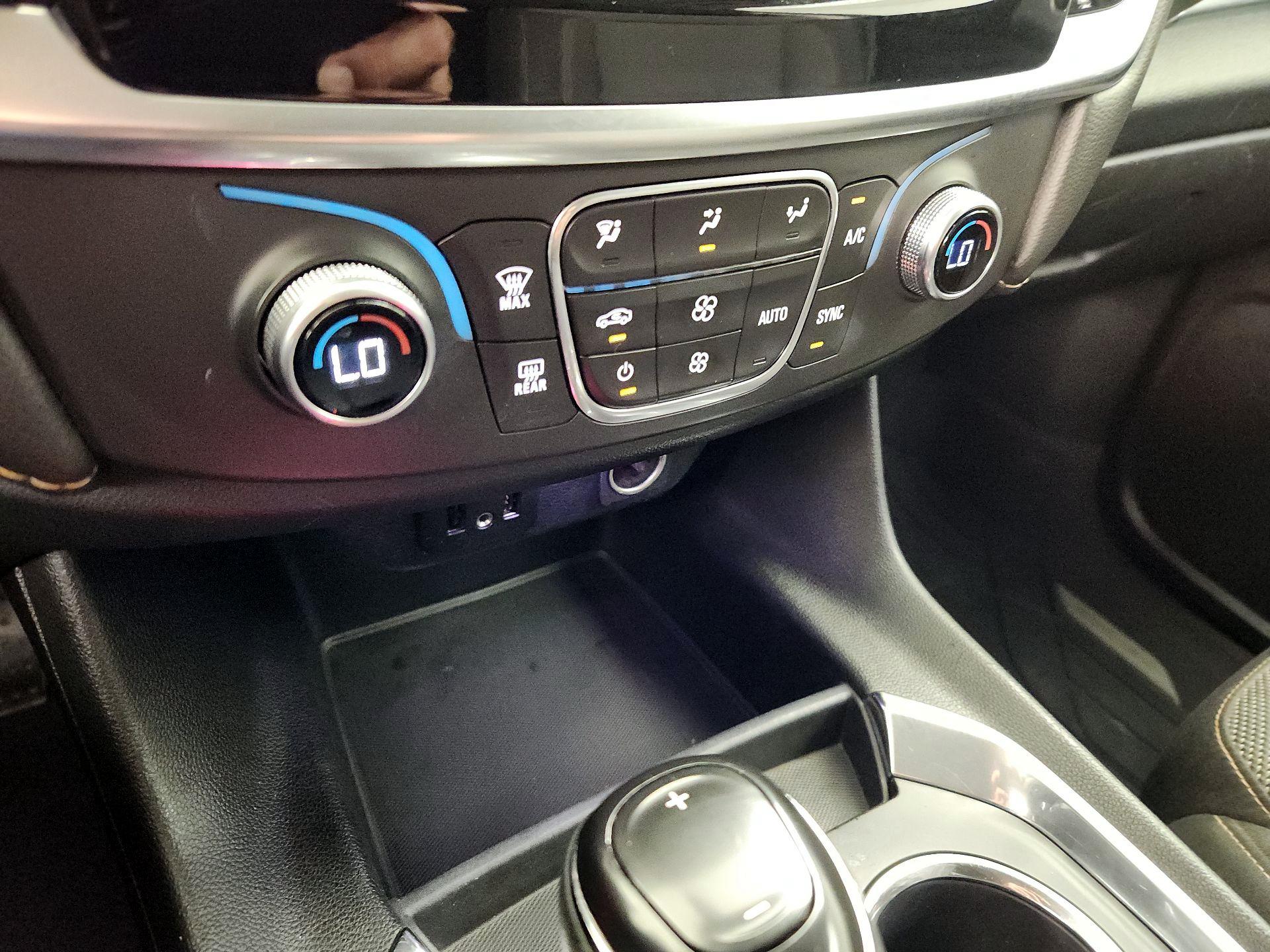 Thumbnail: 2019 Chevrolet Traverse - 16