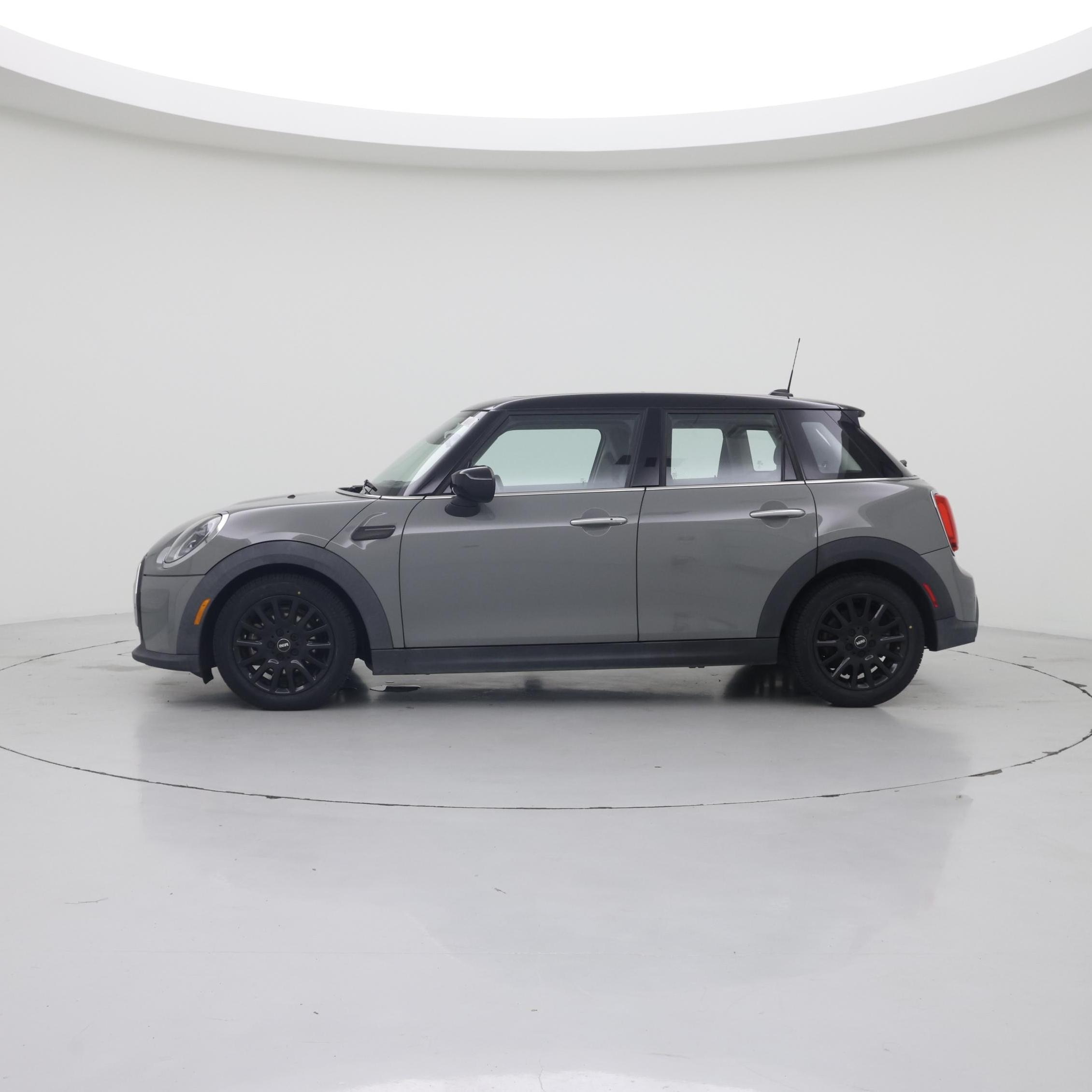Thumbnail: 2022 MINI Cooper Hardtop - 3