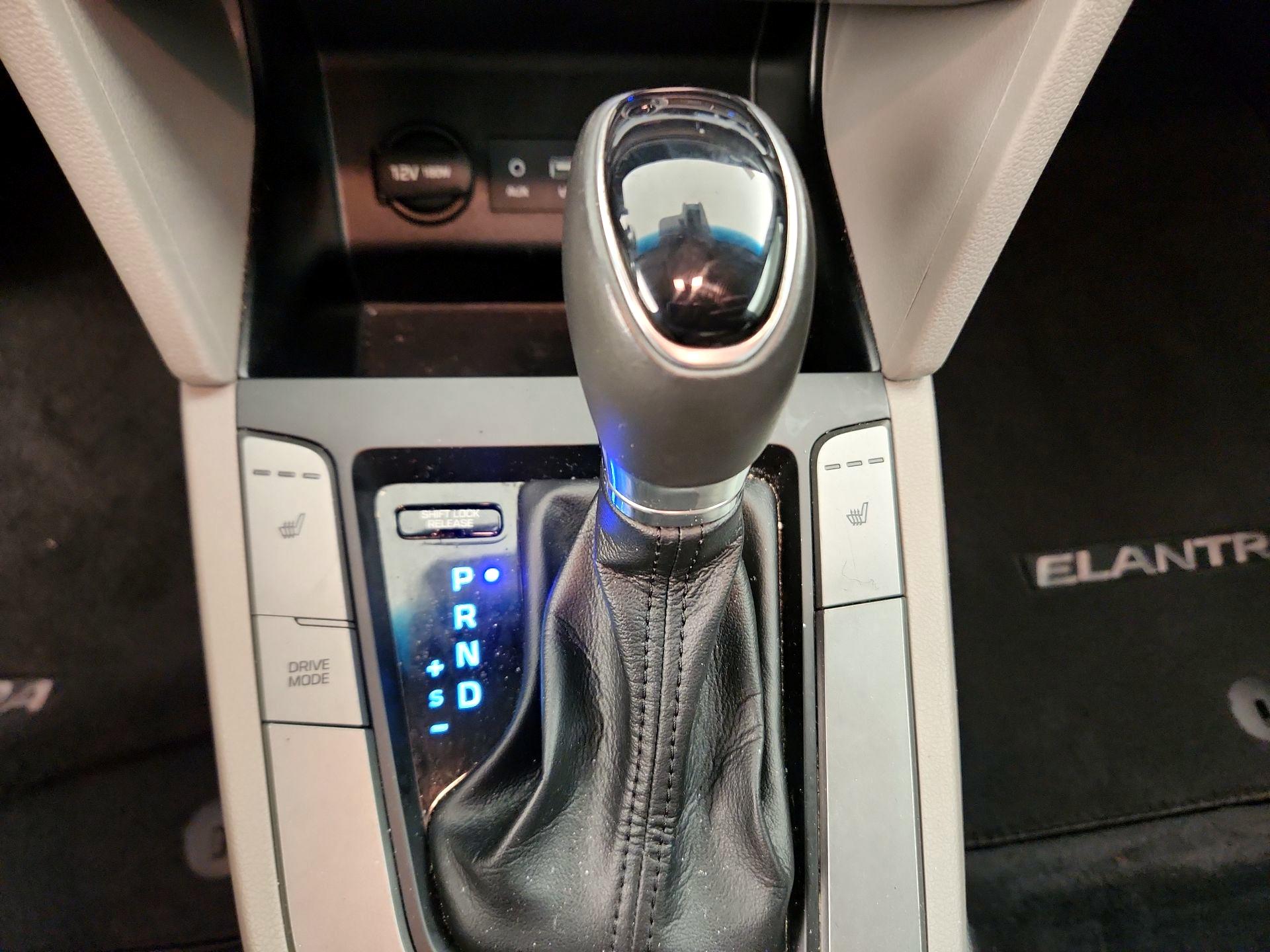 Thumbnail: 2020 Hyundai Elantra - 15