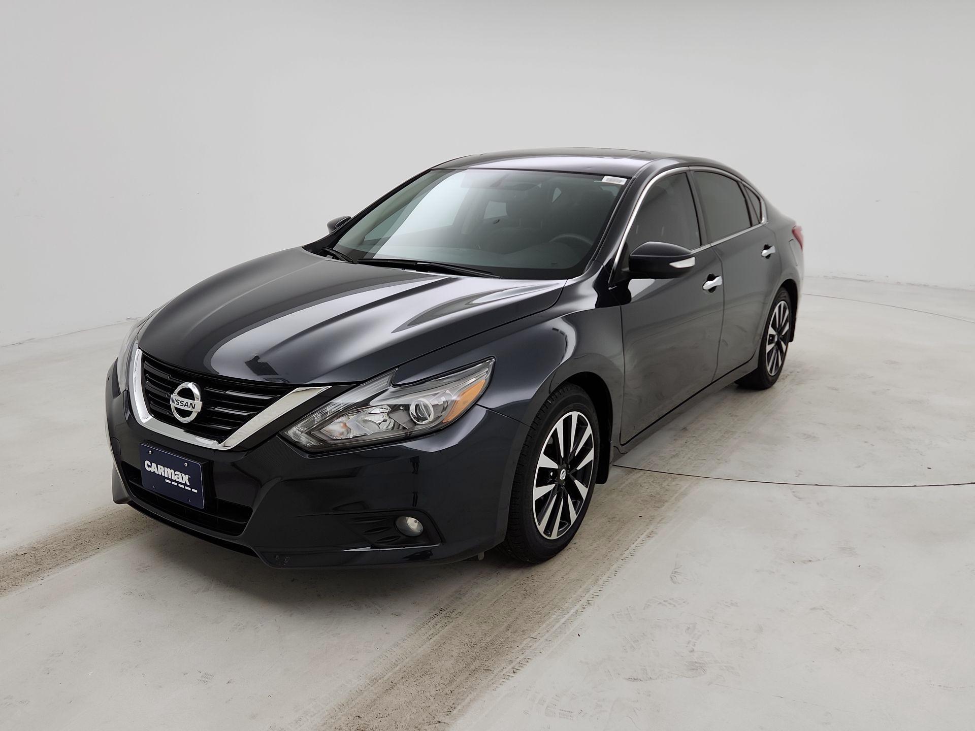 Thumbnail: 2017 Nissan Altima - 3