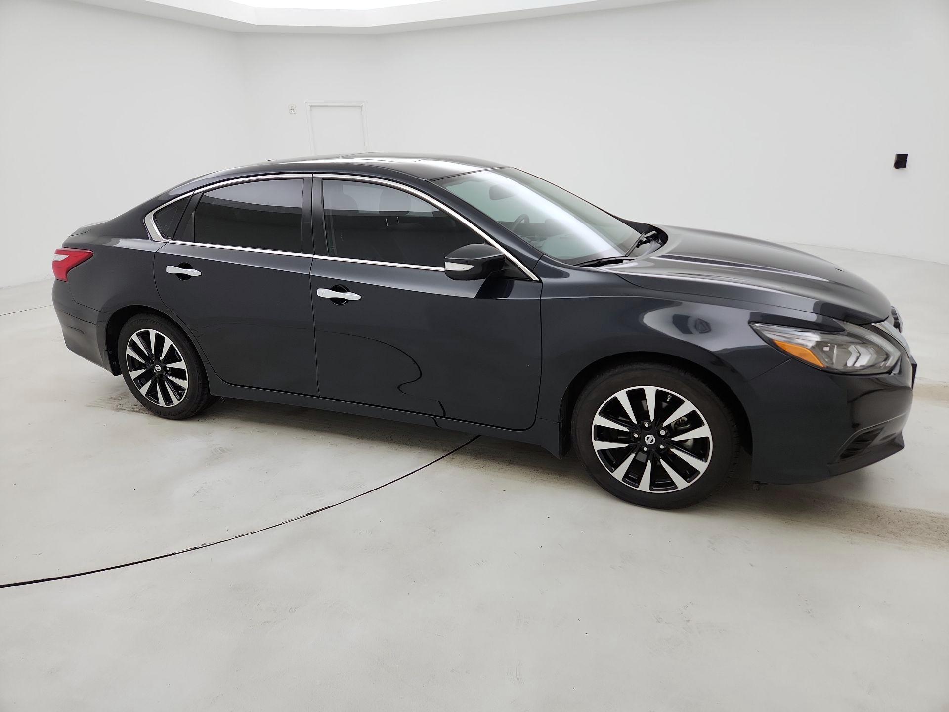 Thumbnail: 2017 Nissan Altima - 4