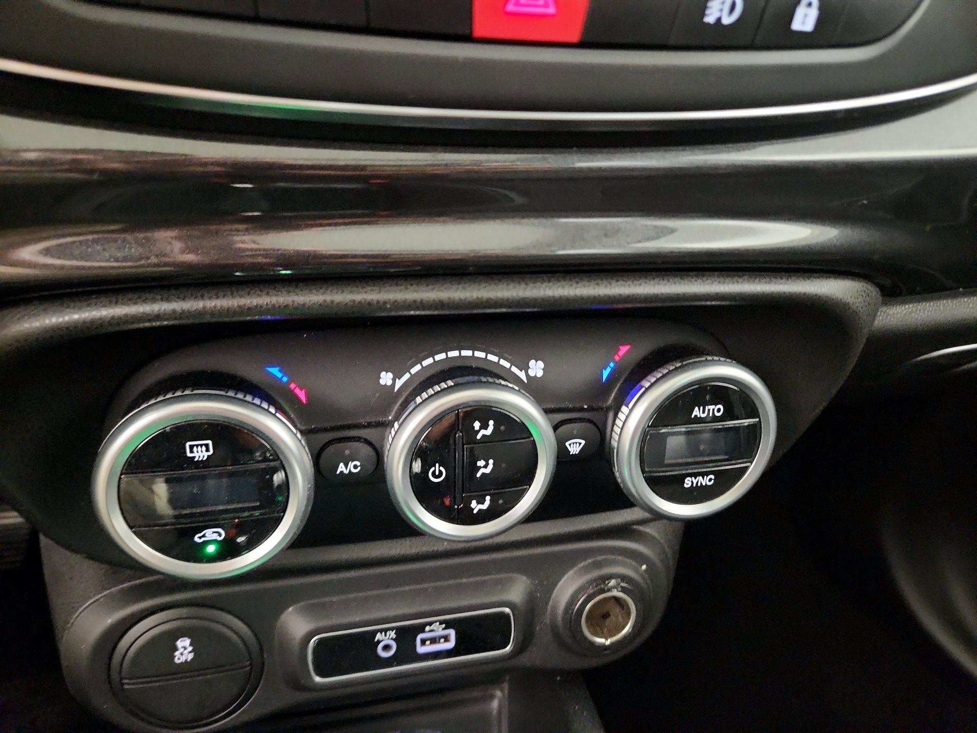 Thumbnail: 2019 Fiat 500L - 16