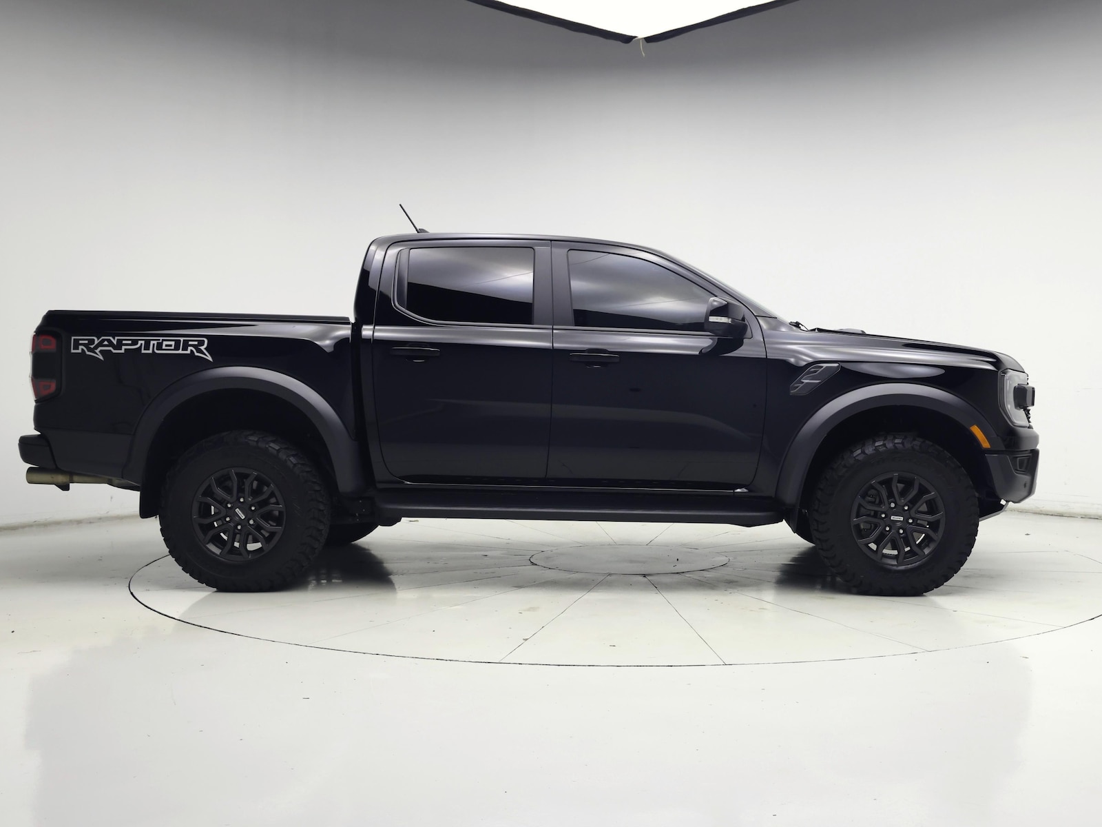 2025 Ford Ranger Raptor - Photo 8