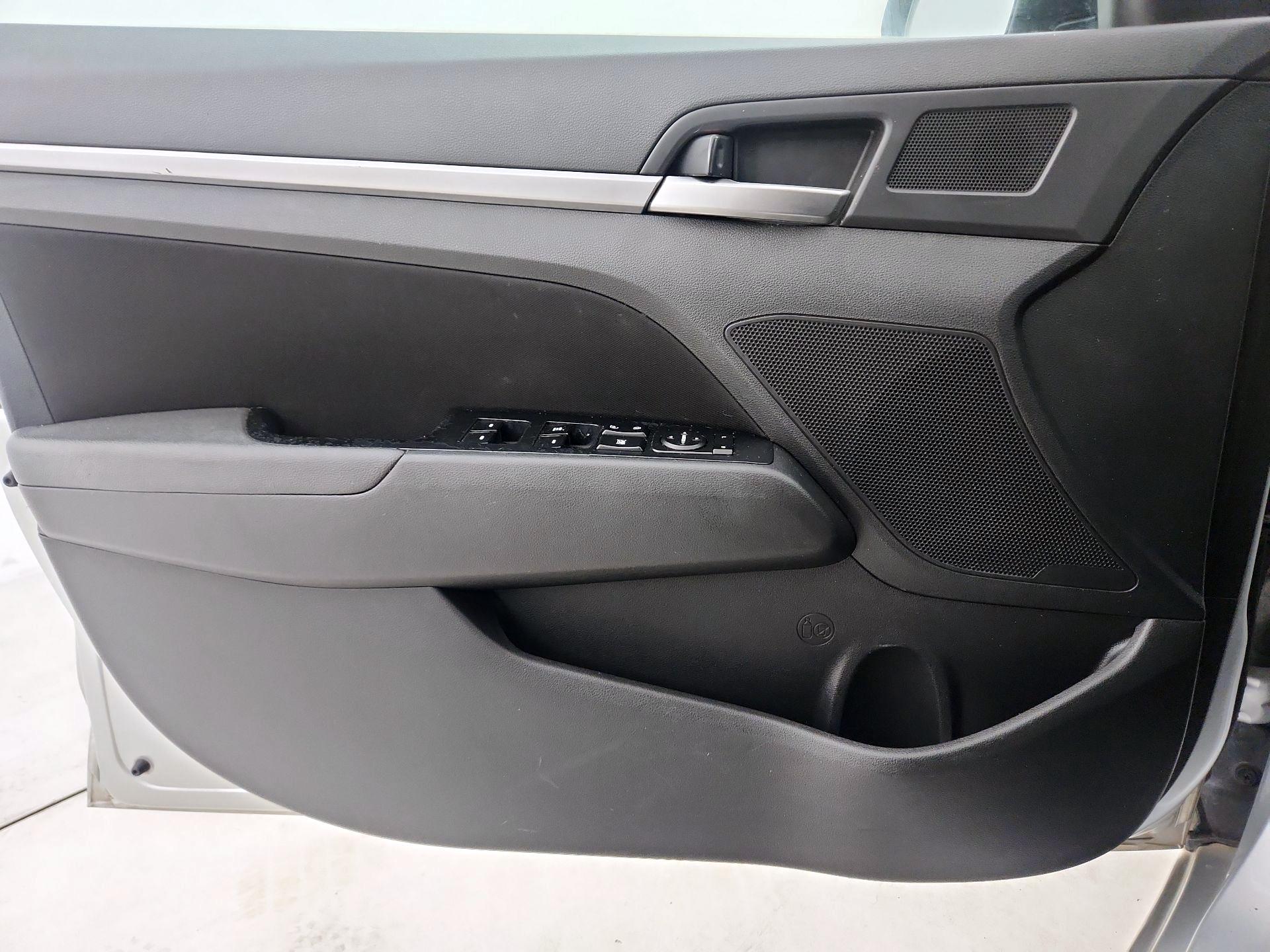 Thumbnail: 2019 Hyundai Elantra - 11