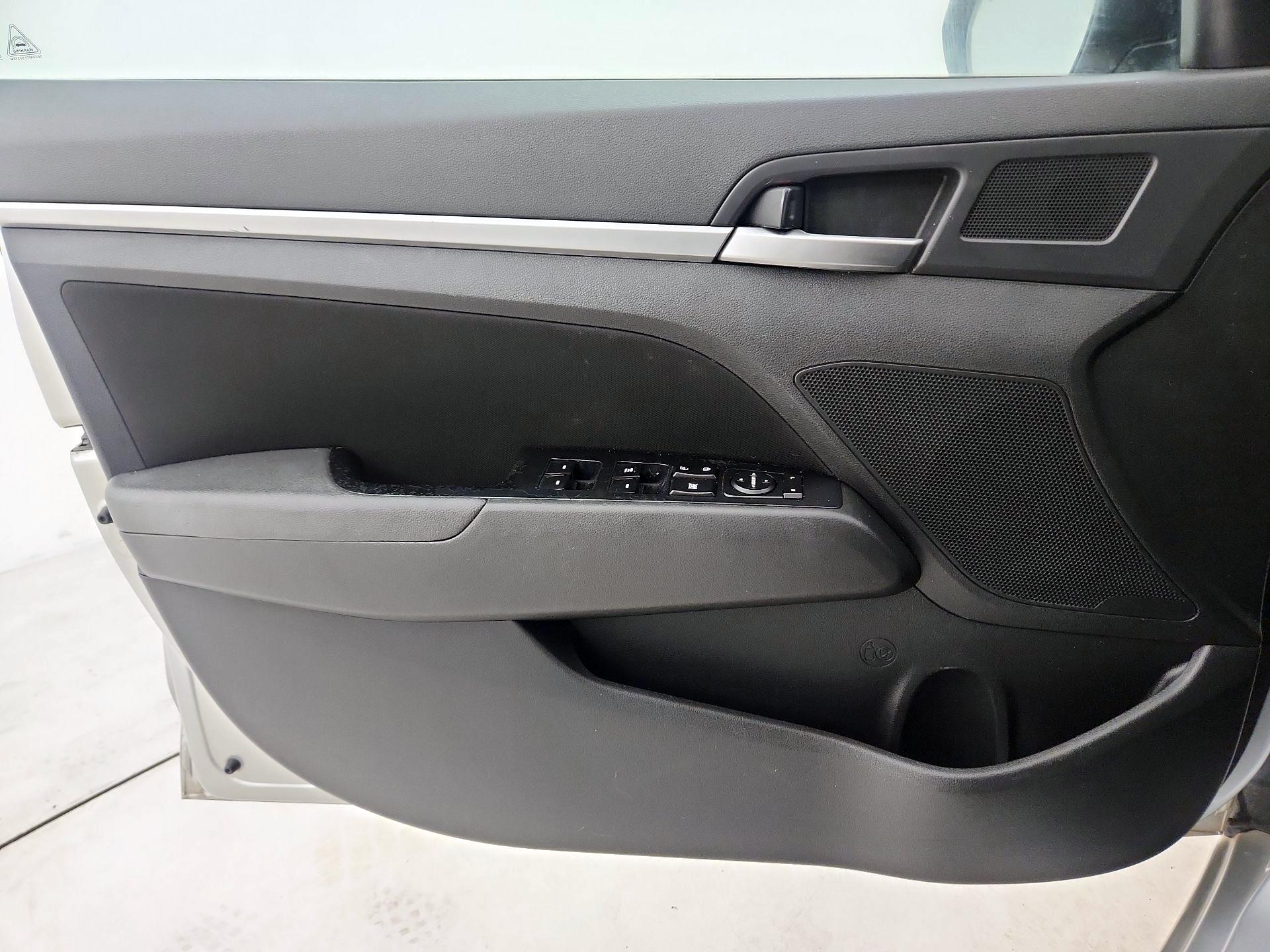 Thumbnail: 2019 Hyundai Elantra - 12