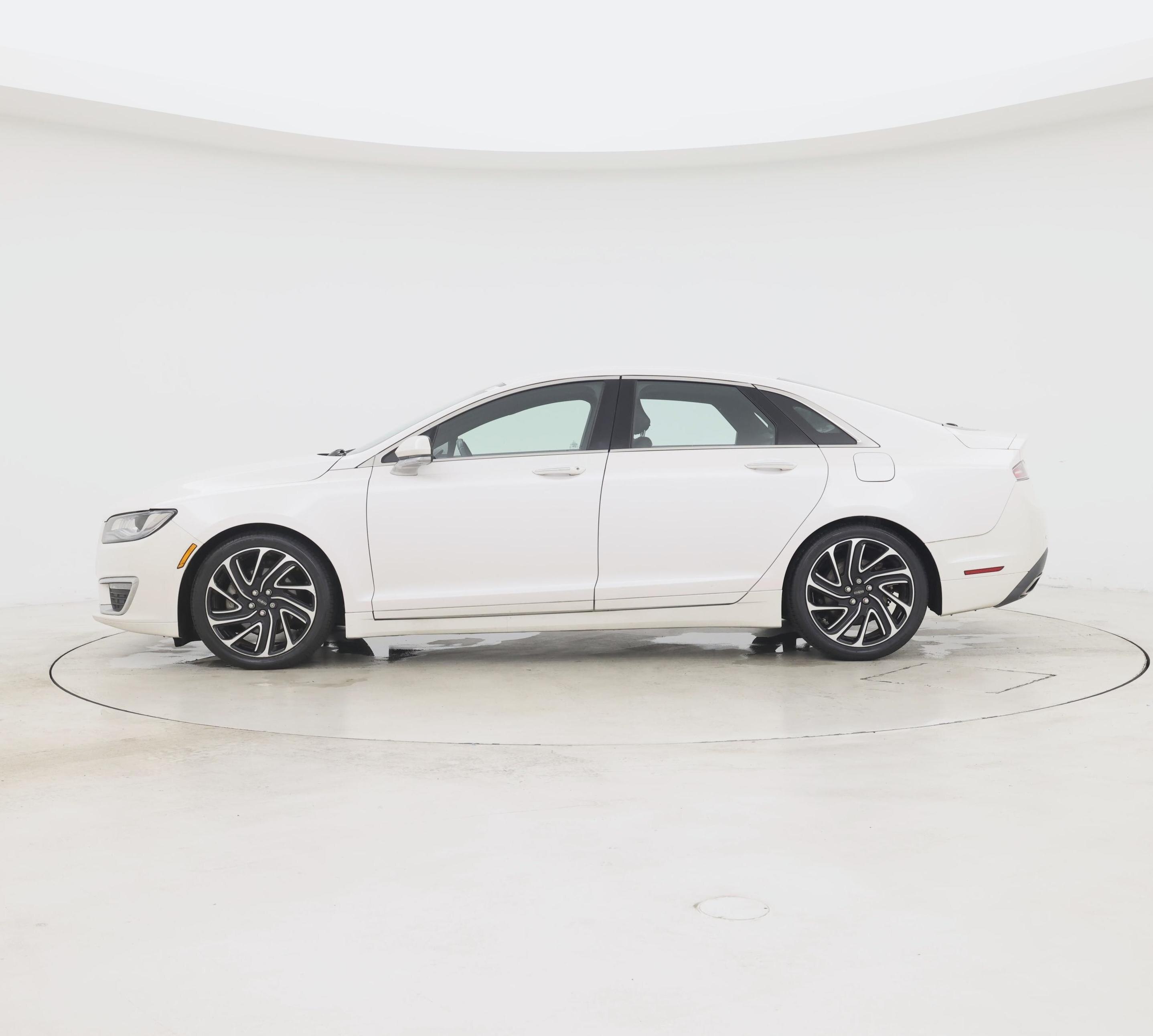Thumbnail: 2020 Lincoln MKZ - 3