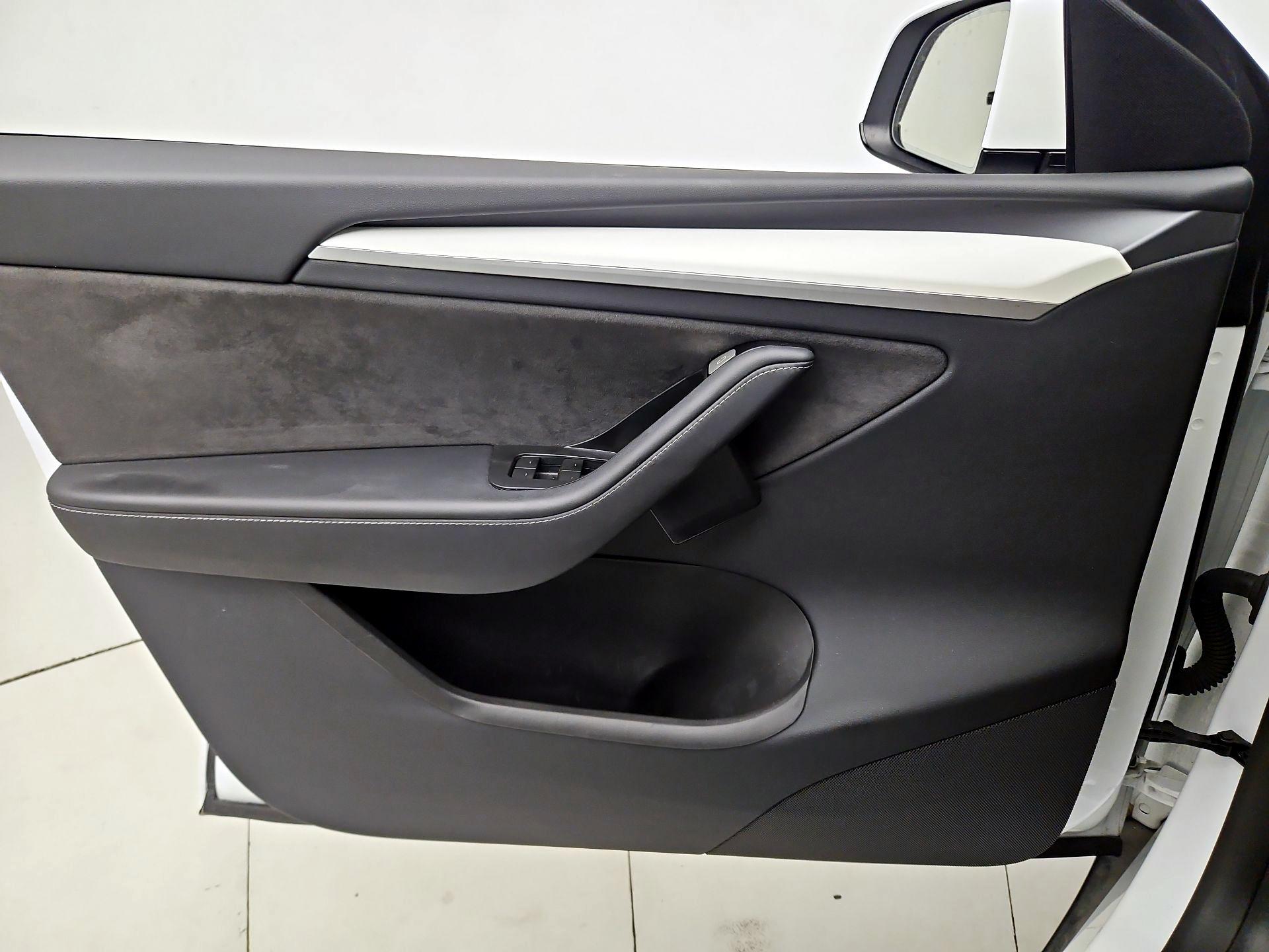 Thumbnail: 2025 Tesla Model Y - 12