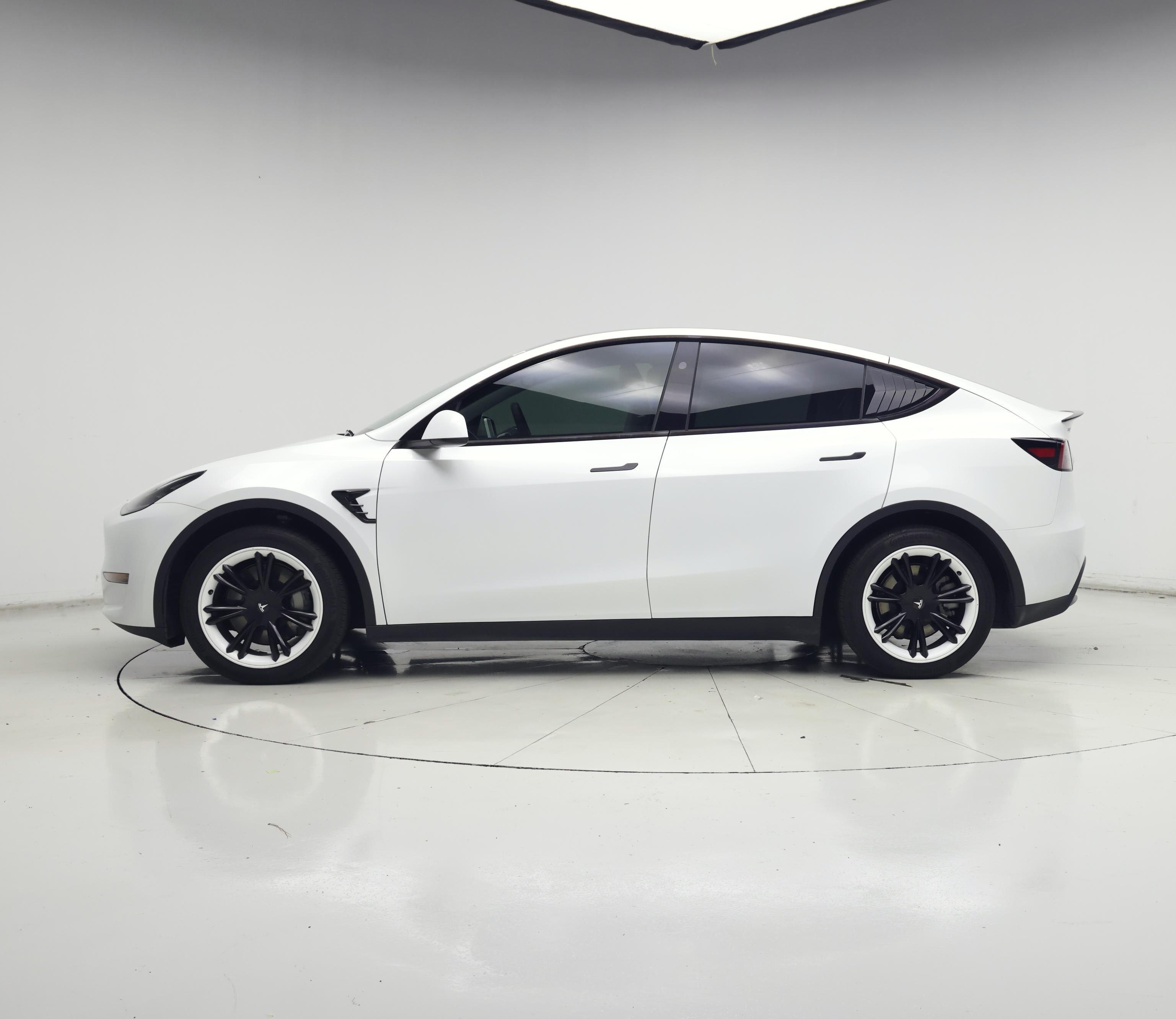 Thumbnail: 2025 Tesla Model Y - 3