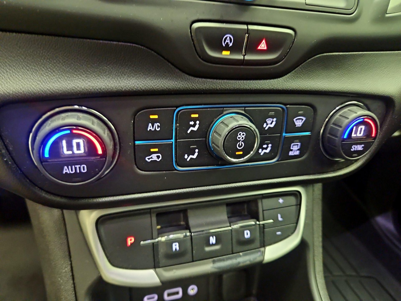 2022 GMC Terrain SLE - Photo 17