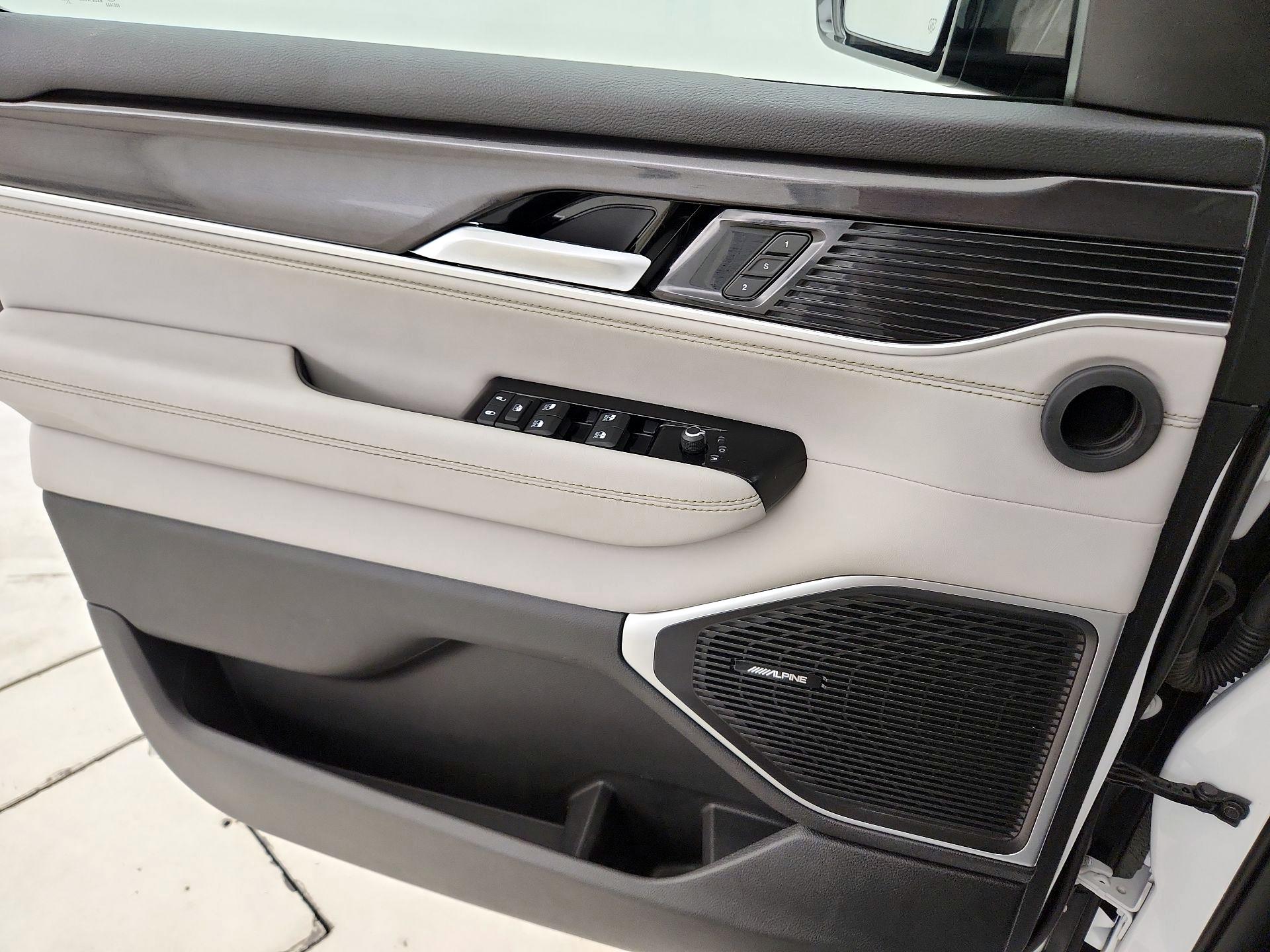Thumbnail: 2022 Jeep Wagoneer - 12