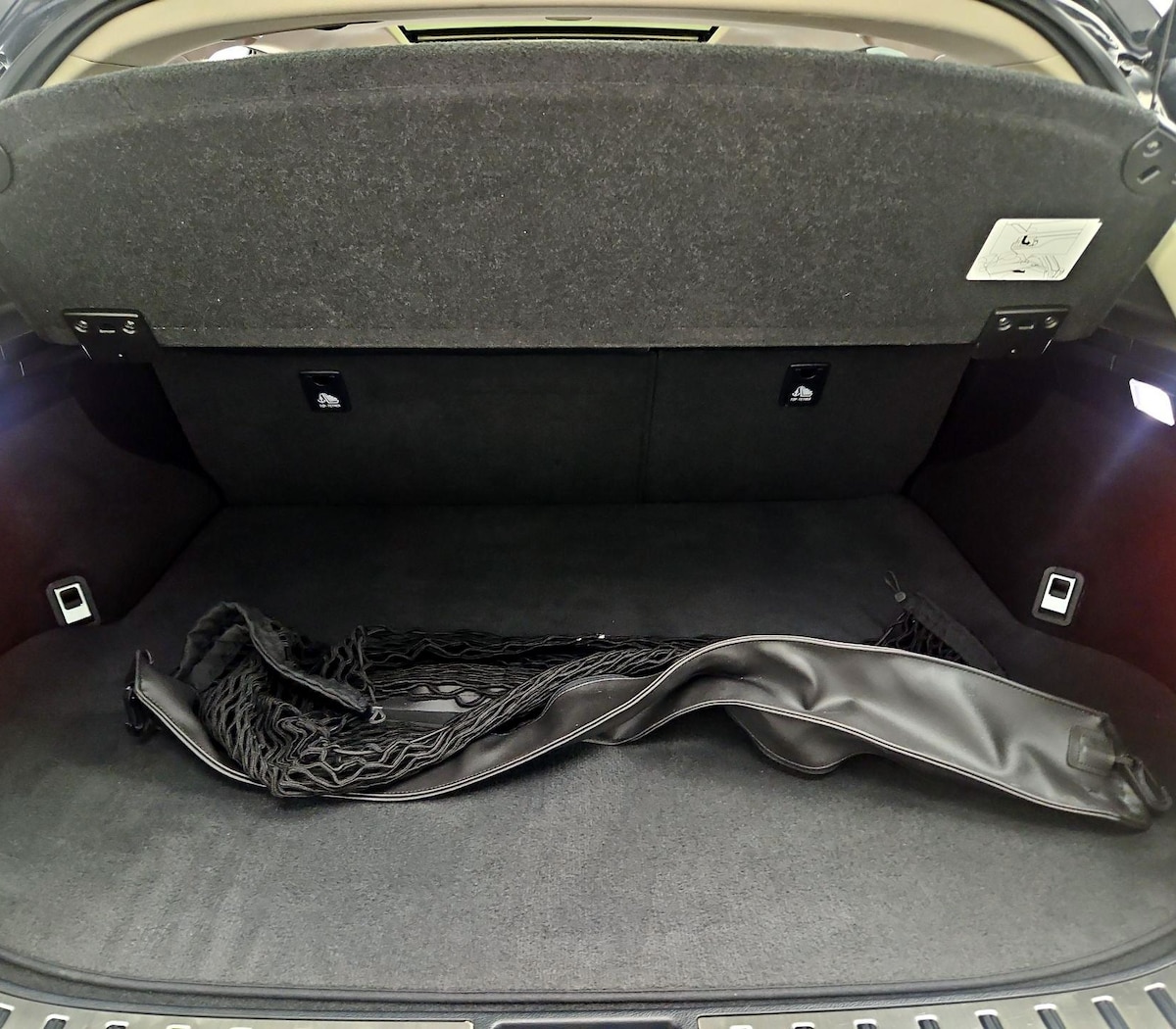 Trunk/Cargo (Seats Up)