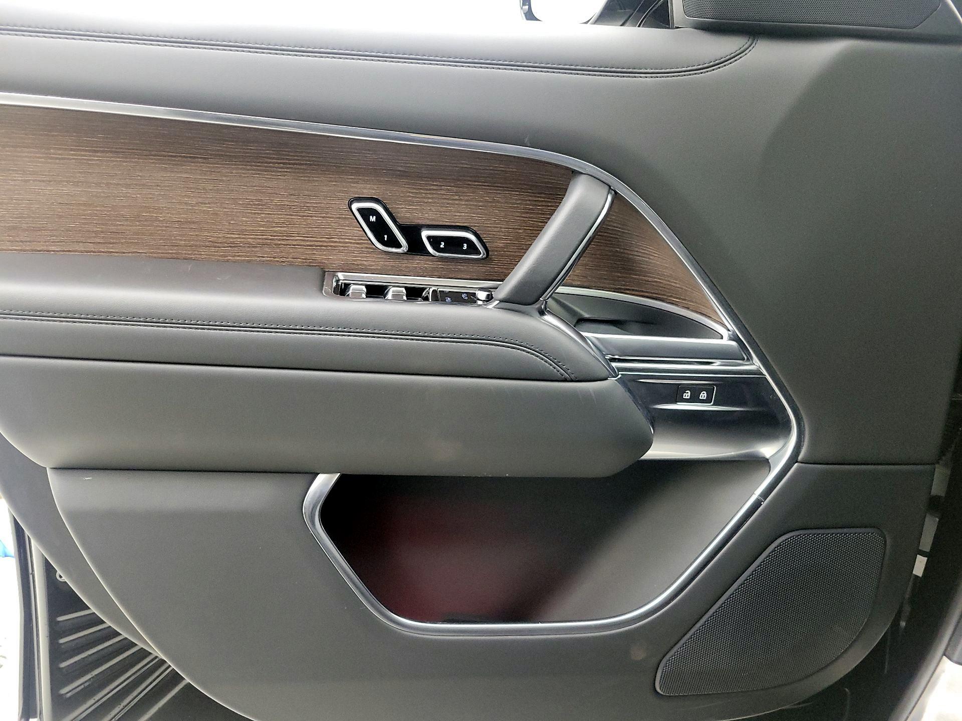 Thumbnail: 2023 Land Rover Range Rover - 12