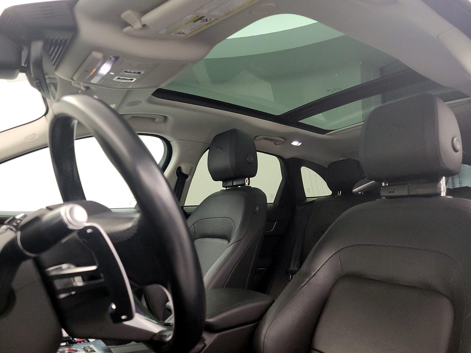 Thumbnail: 2021 Jaguar F-Pace - 20