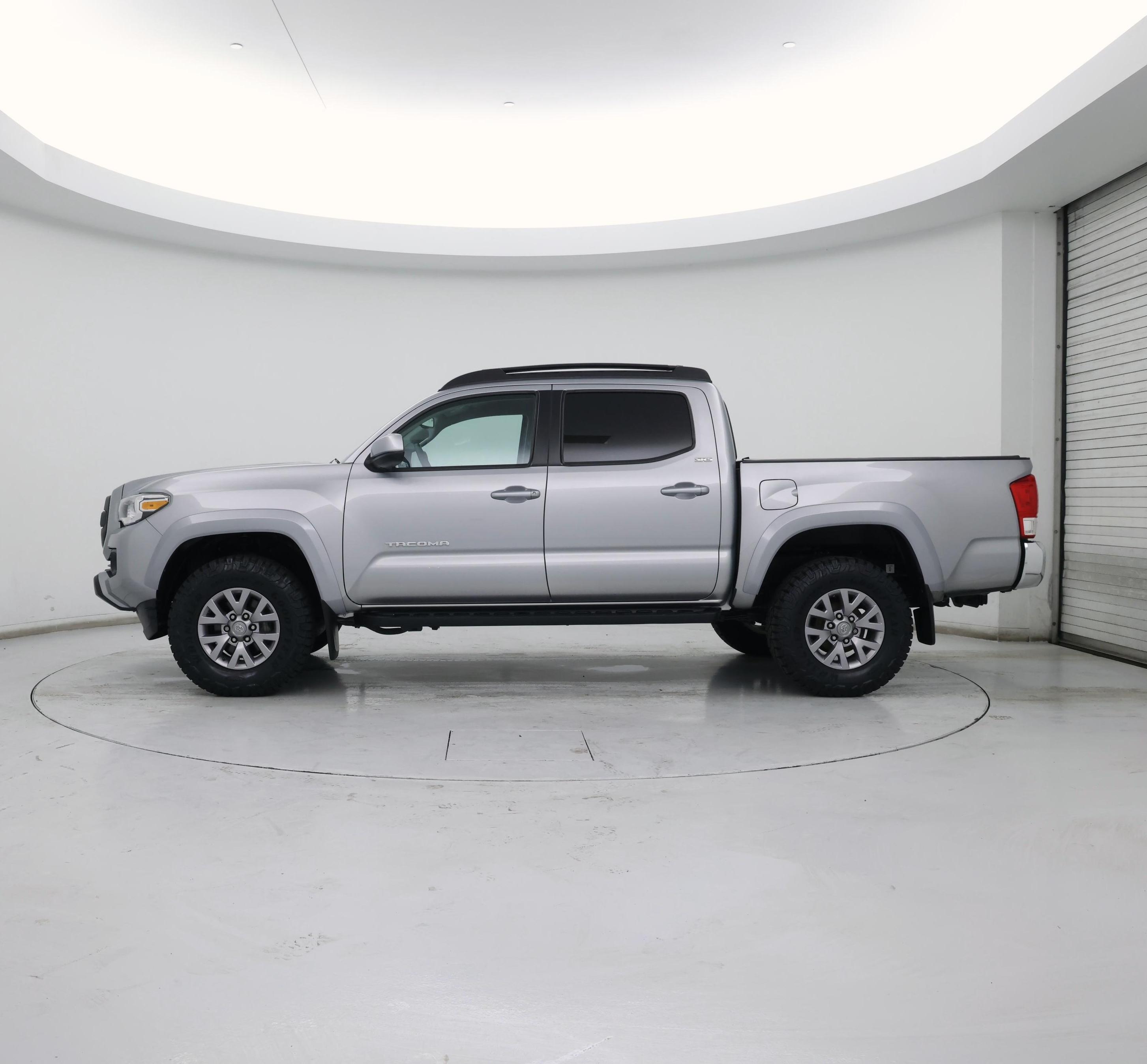 Thumbnail: 2017 Toyota Tacoma - 3