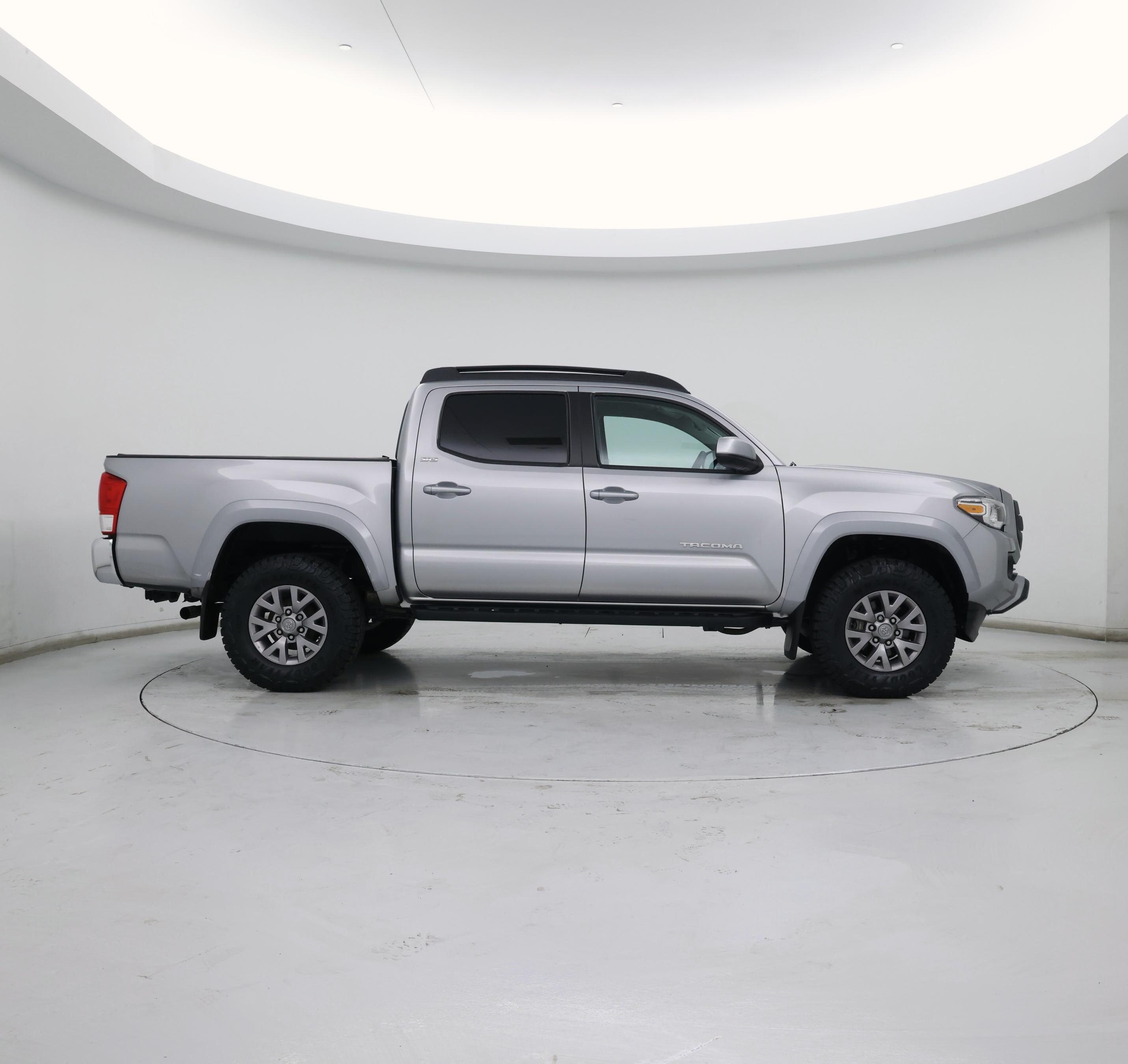Thumbnail: 2017 Toyota Tacoma - 7