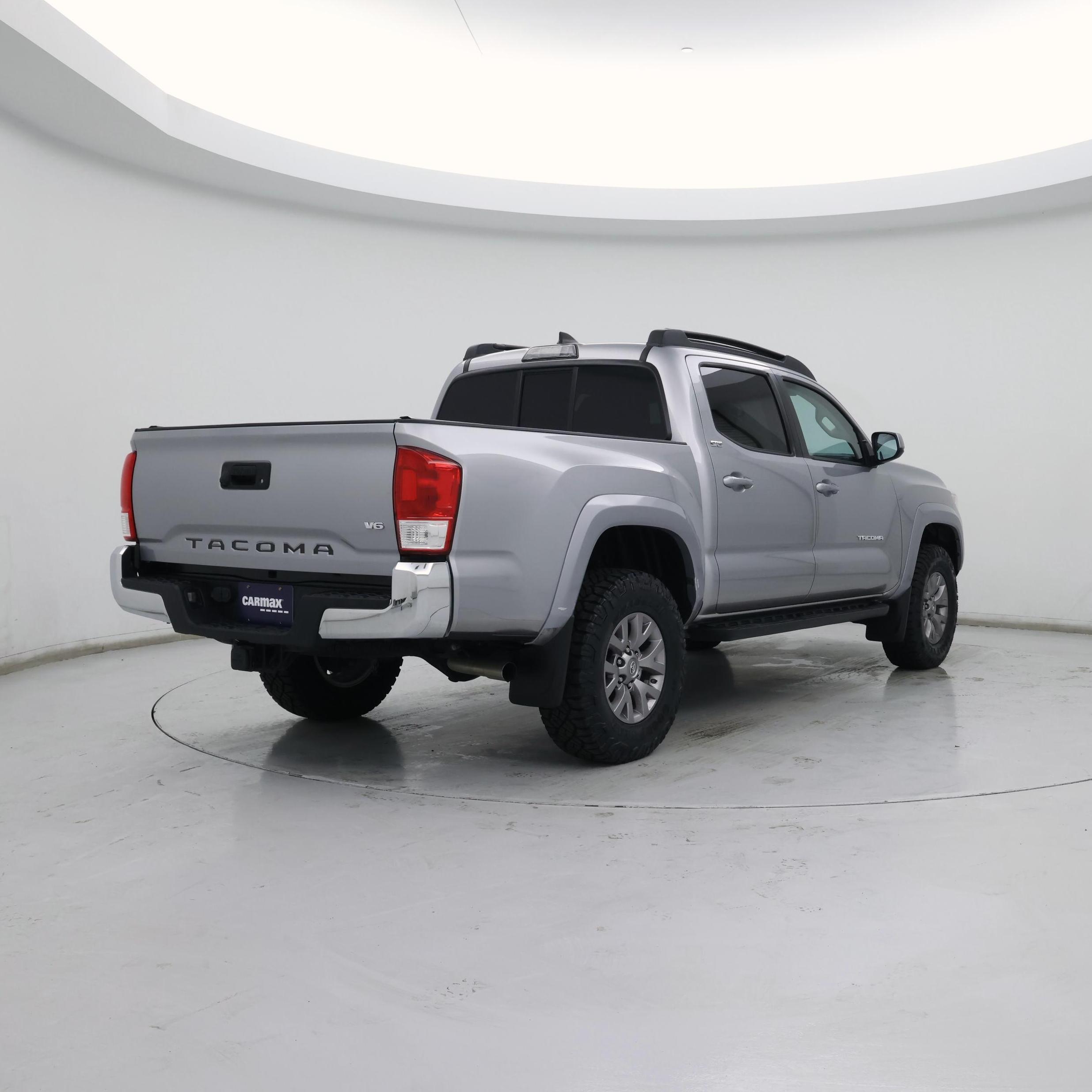 Thumbnail: 2017 Toyota Tacoma - 8