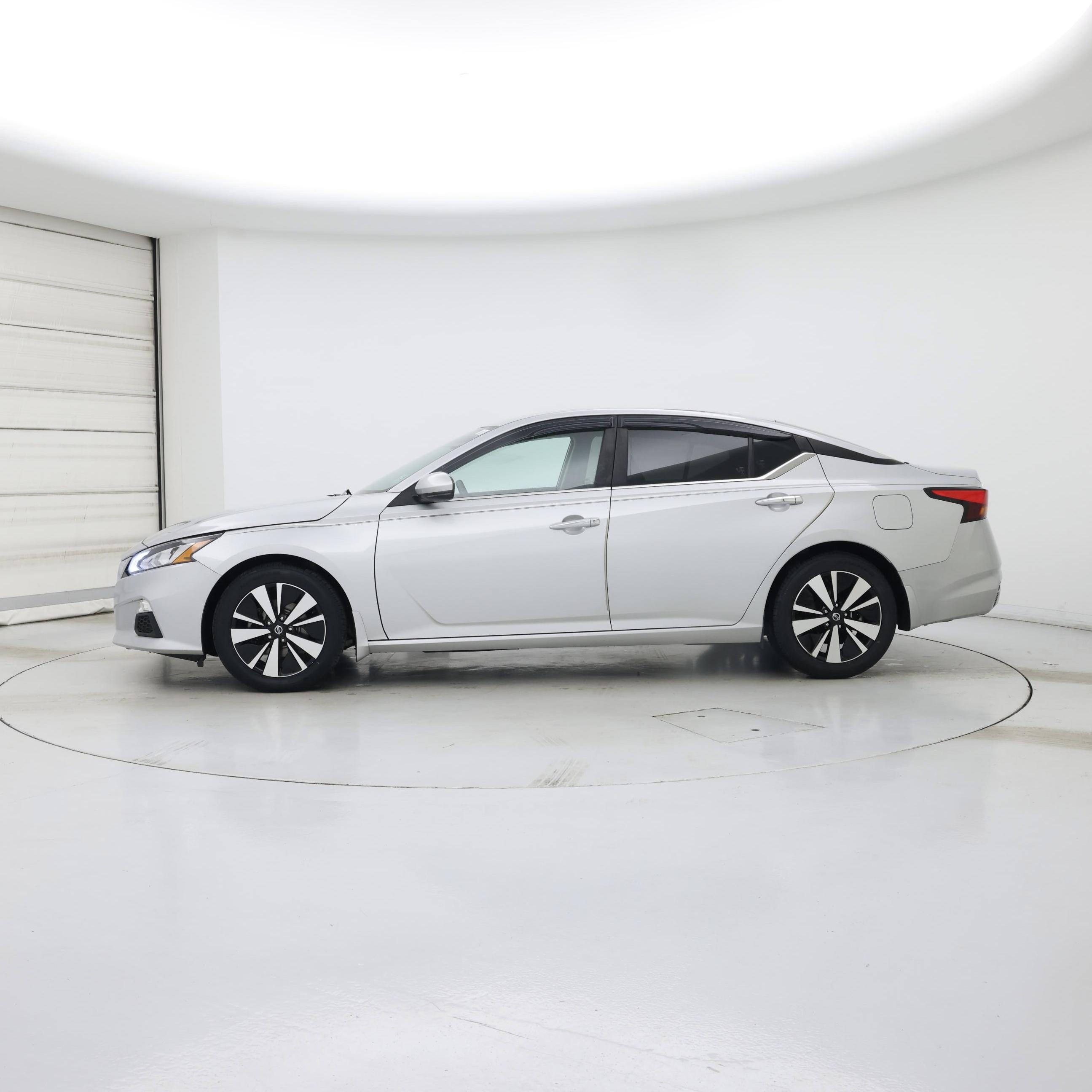 Thumbnail: 2022 Nissan Altima - 3