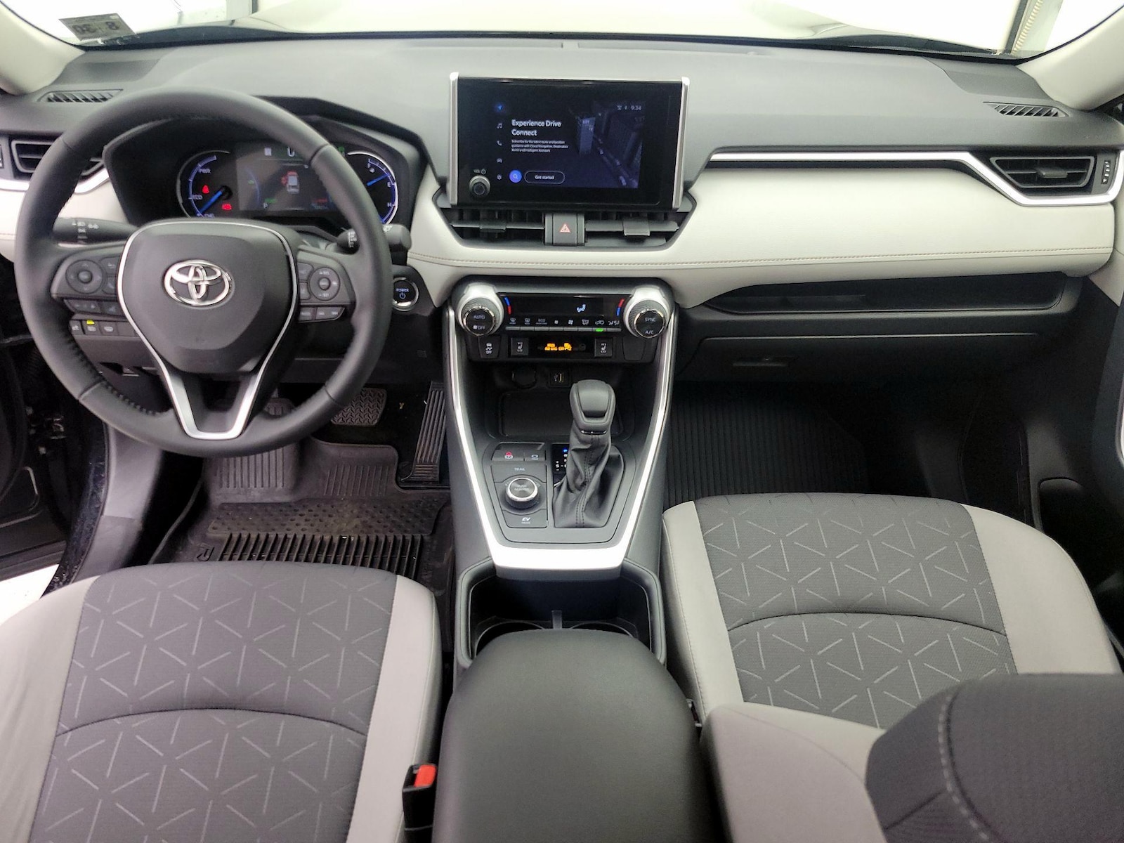 2025 Toyota RAV4 XLE - Photo 10