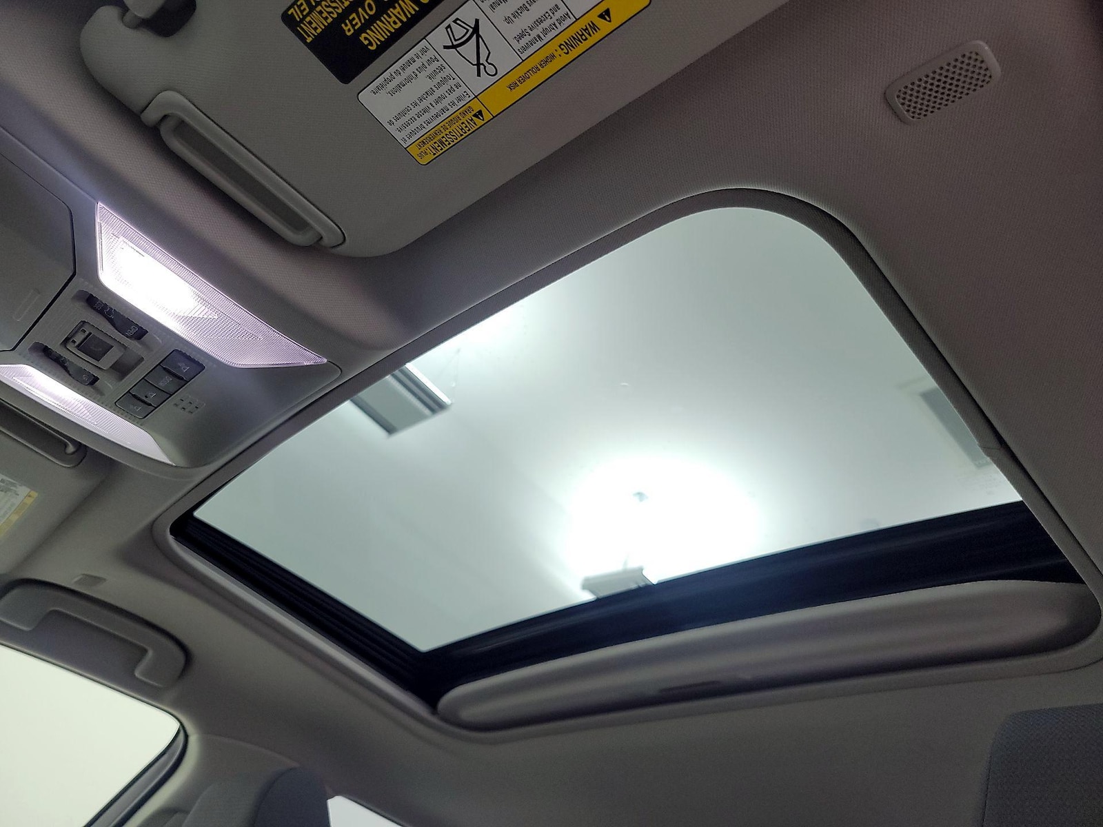 2025 Toyota RAV4 XLE - Photo 20