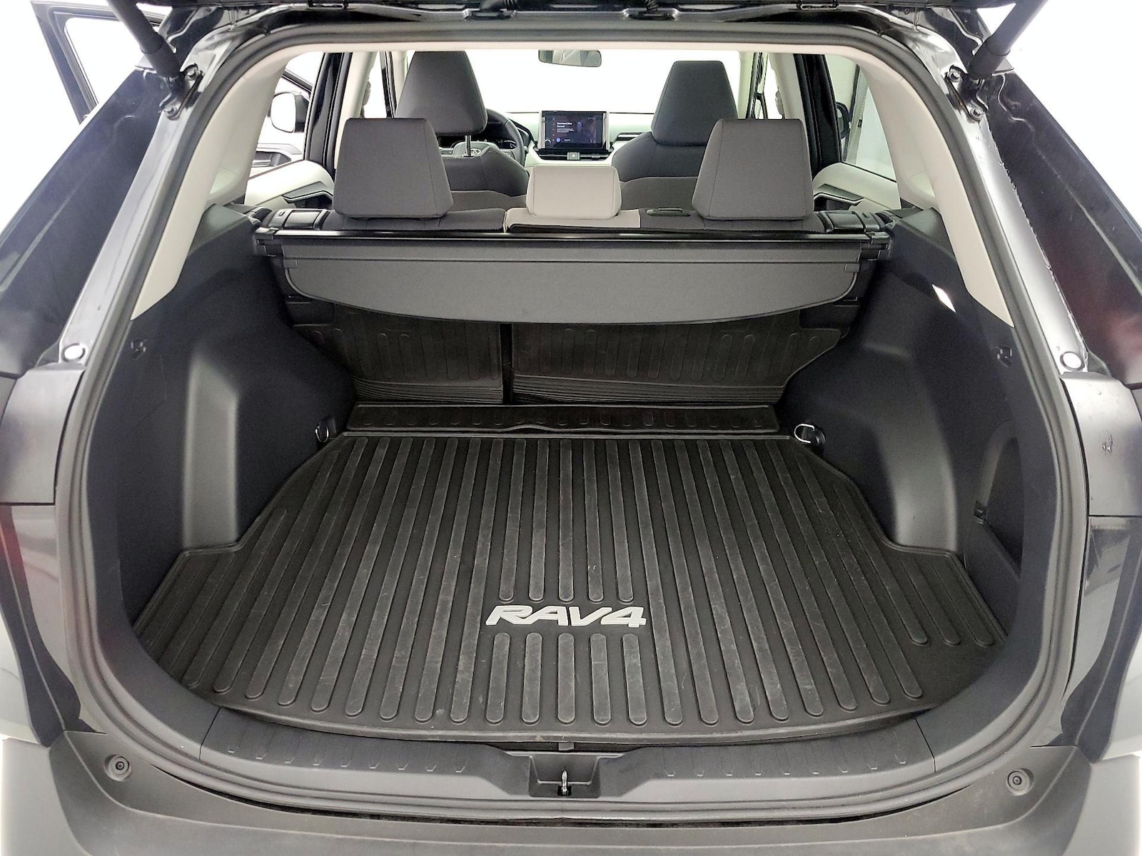 2025 Toyota RAV4 XLE - Photo 22