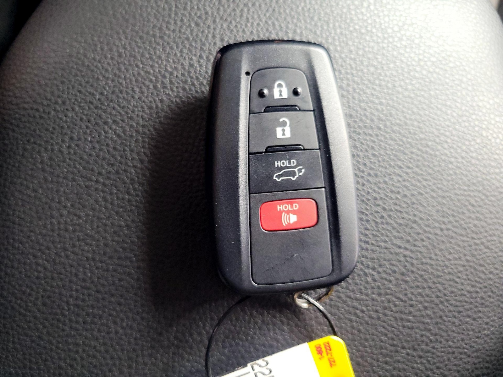2025 Toyota RAV4 XLE - Photo 24