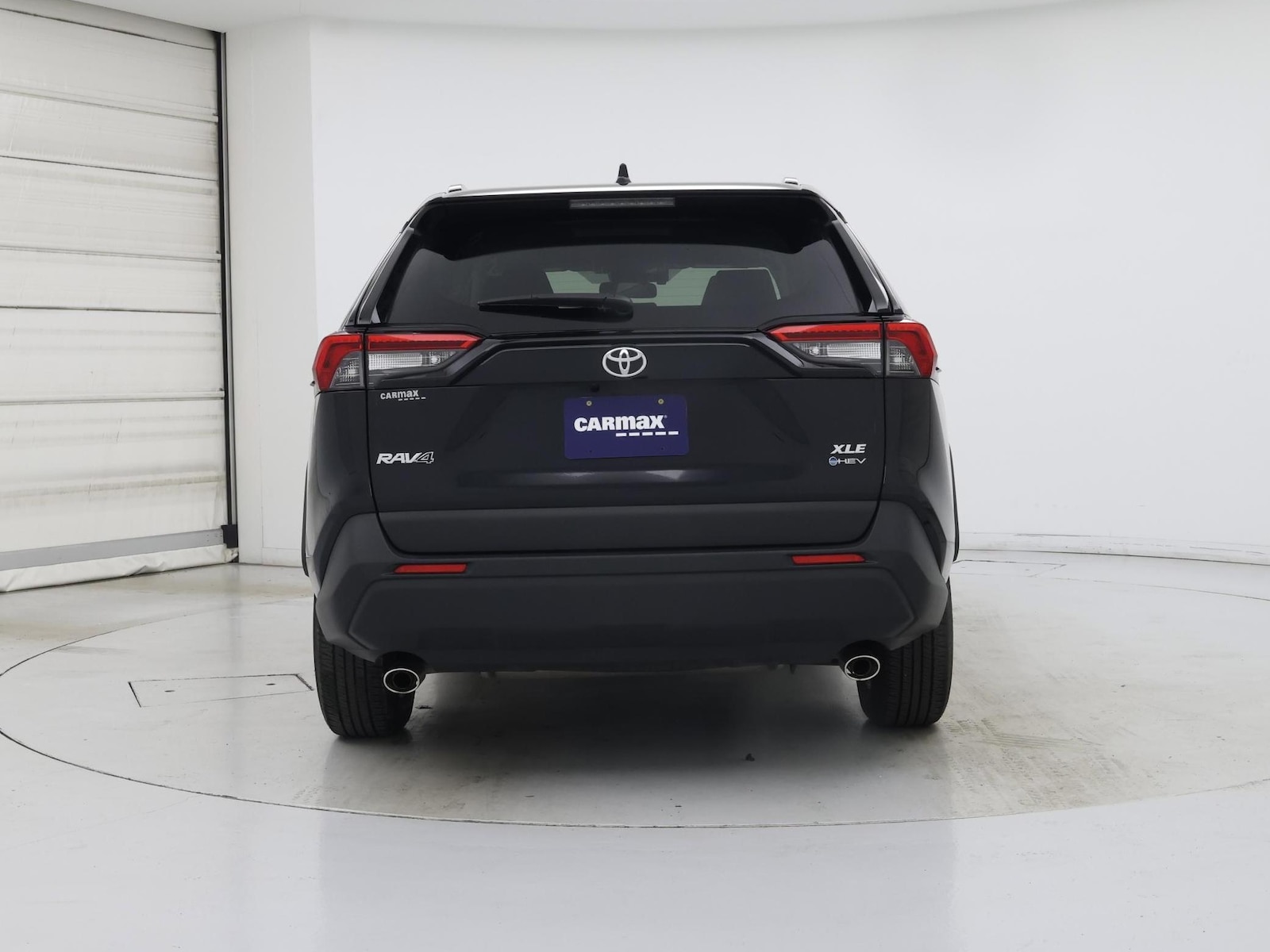 2025 Toyota RAV4 XLE - Photo 7
