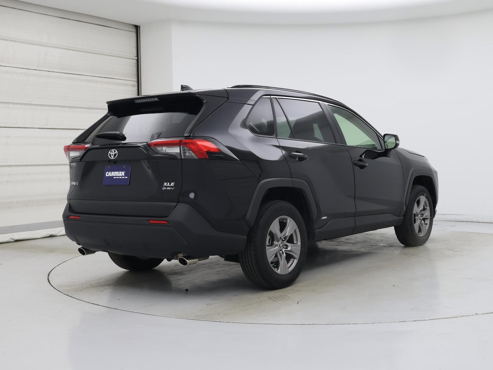 2025 Toyota RAV4 XLE - Photo 9