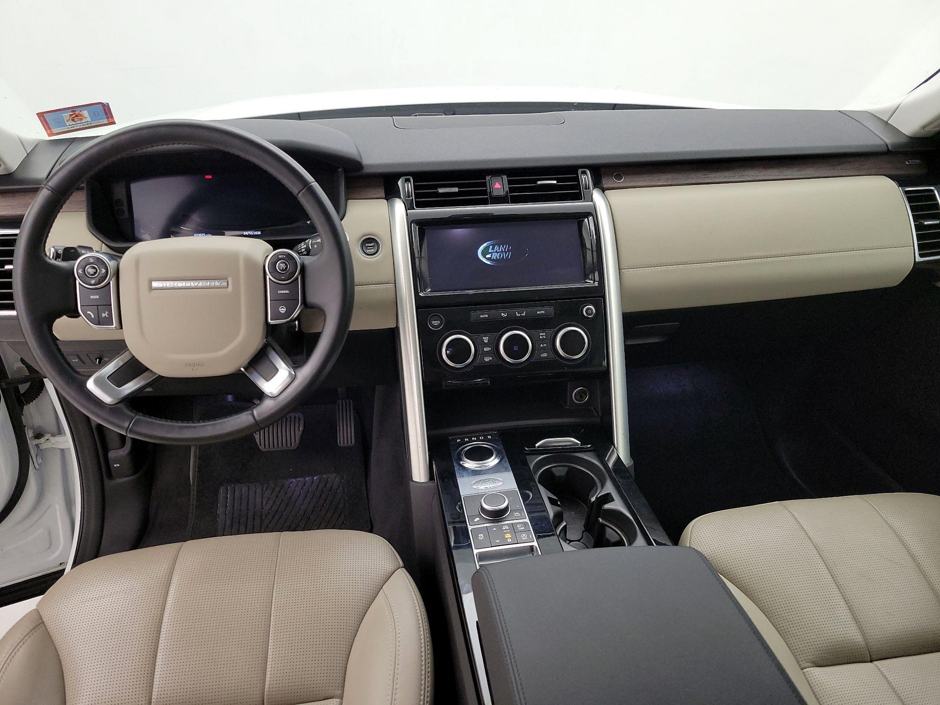 Thumbnail: 2018 Land Rover Discovery - 9