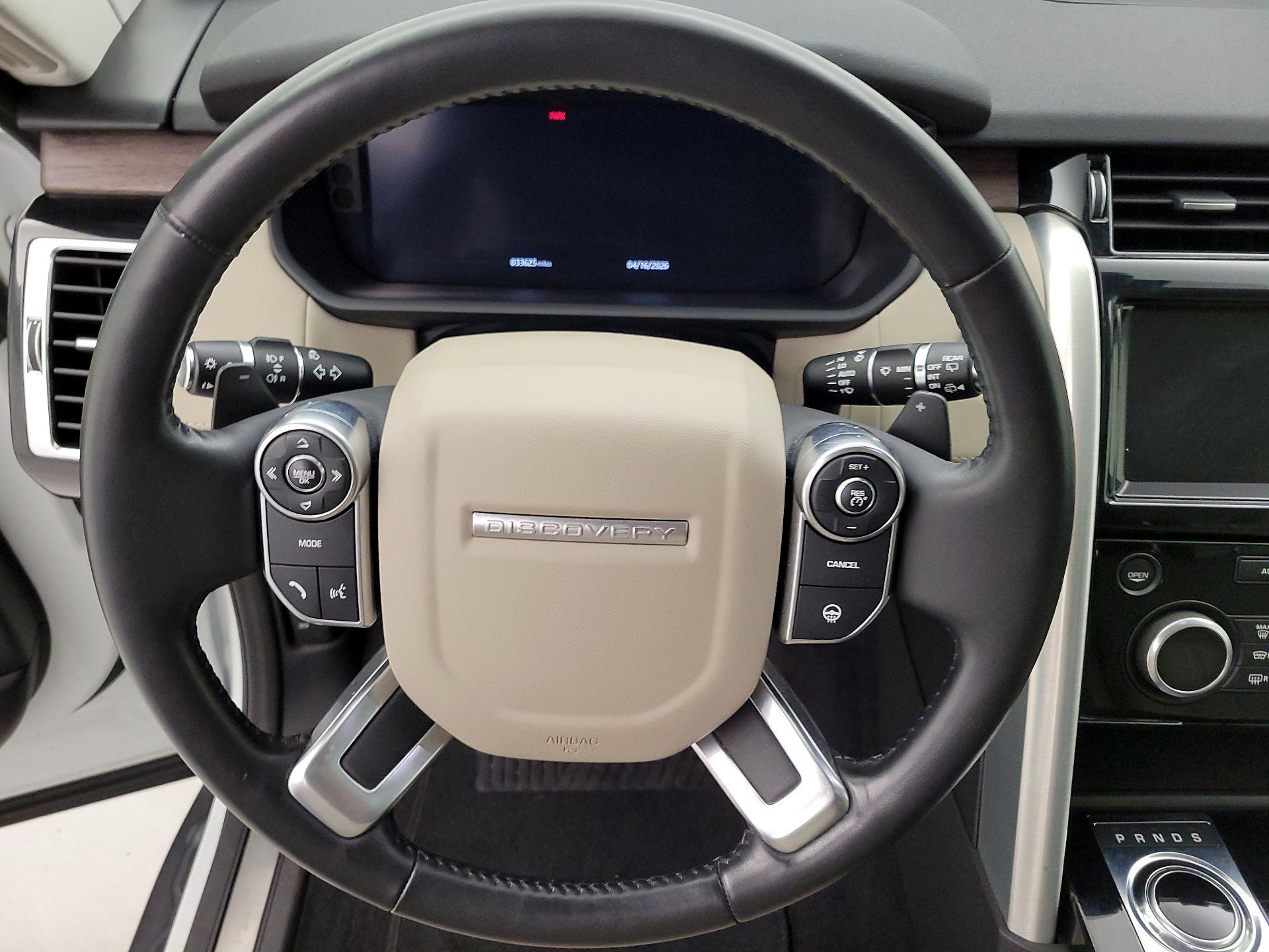 Thumbnail: 2018 Land Rover Discovery - 10