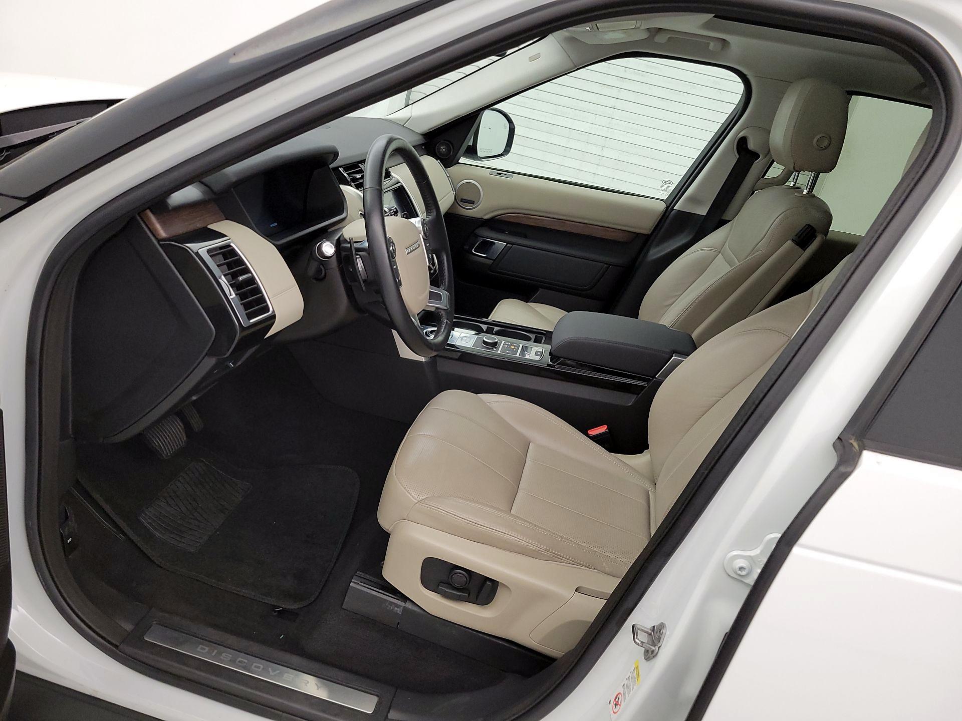 Thumbnail: 2018 Land Rover Discovery - 11