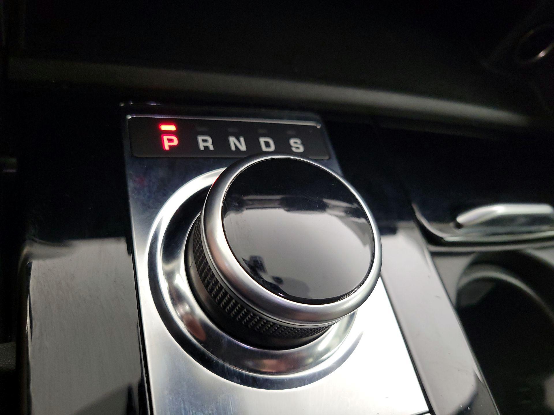 Thumbnail: 2018 Land Rover Discovery - 18