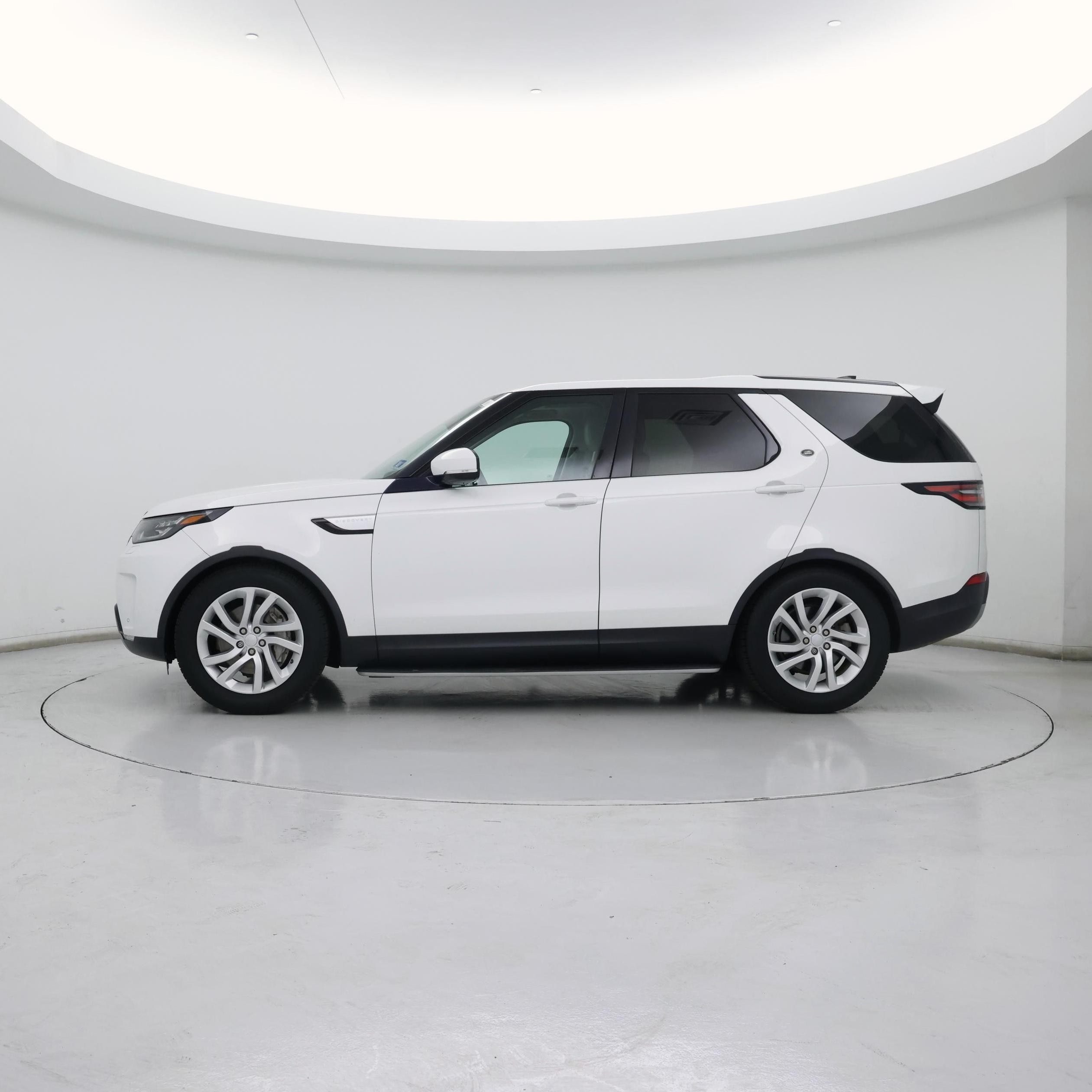 Thumbnail: 2018 Land Rover Discovery - 3