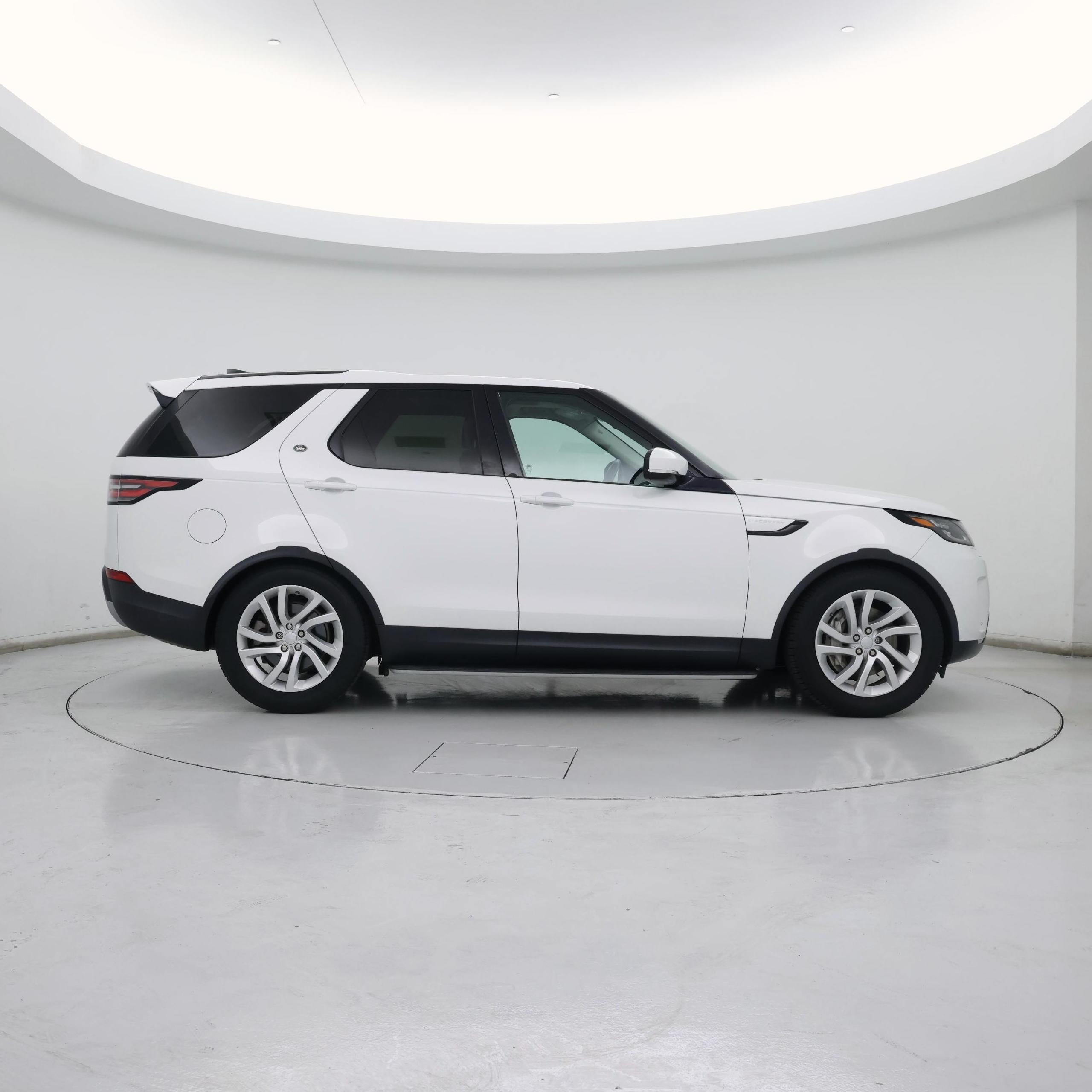 Thumbnail: 2018 Land Rover Discovery - 7