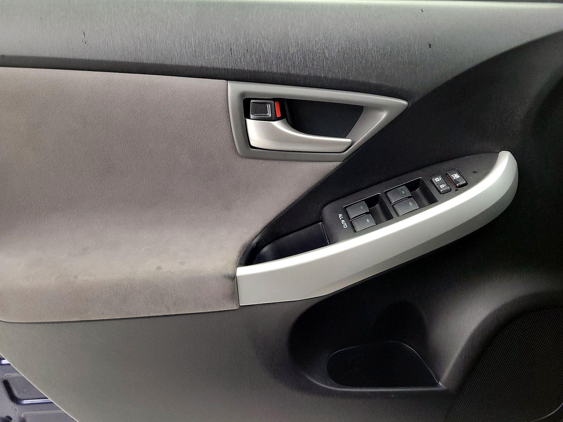 Thumbnail: 2015 Toyota Prius - 12
