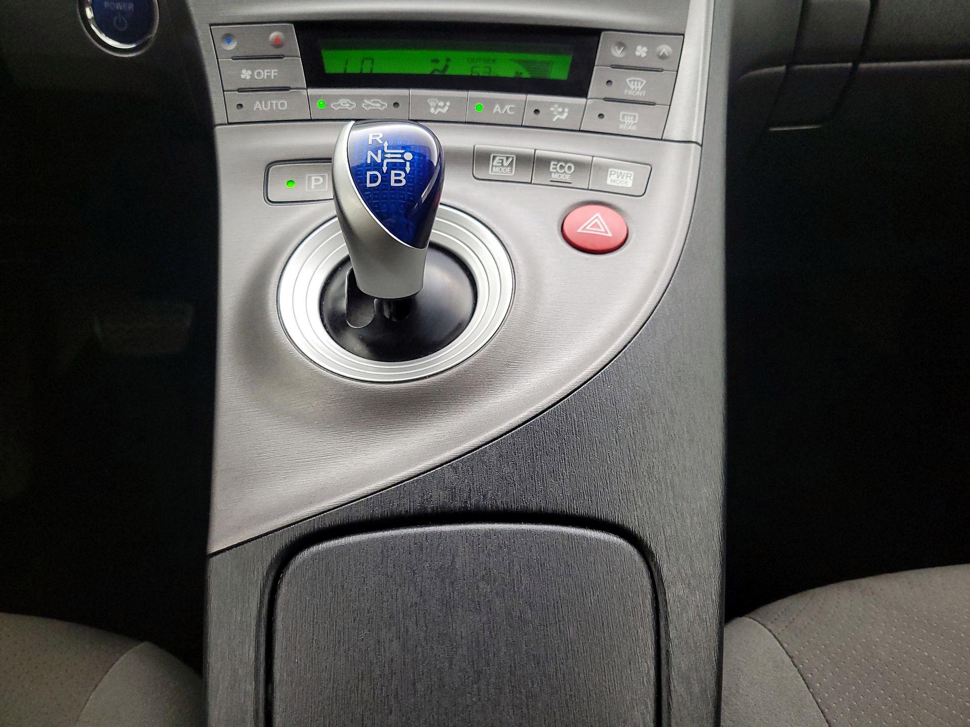 Thumbnail: 2015 Toyota Prius - 17